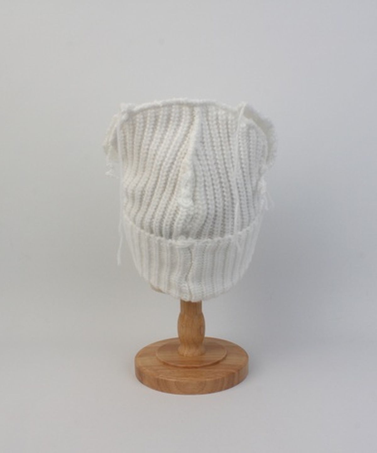 유니버셜 케미스트리(UNIVERSAL CHEMISTRY) Vintage Fox White Beanie 고양이비니