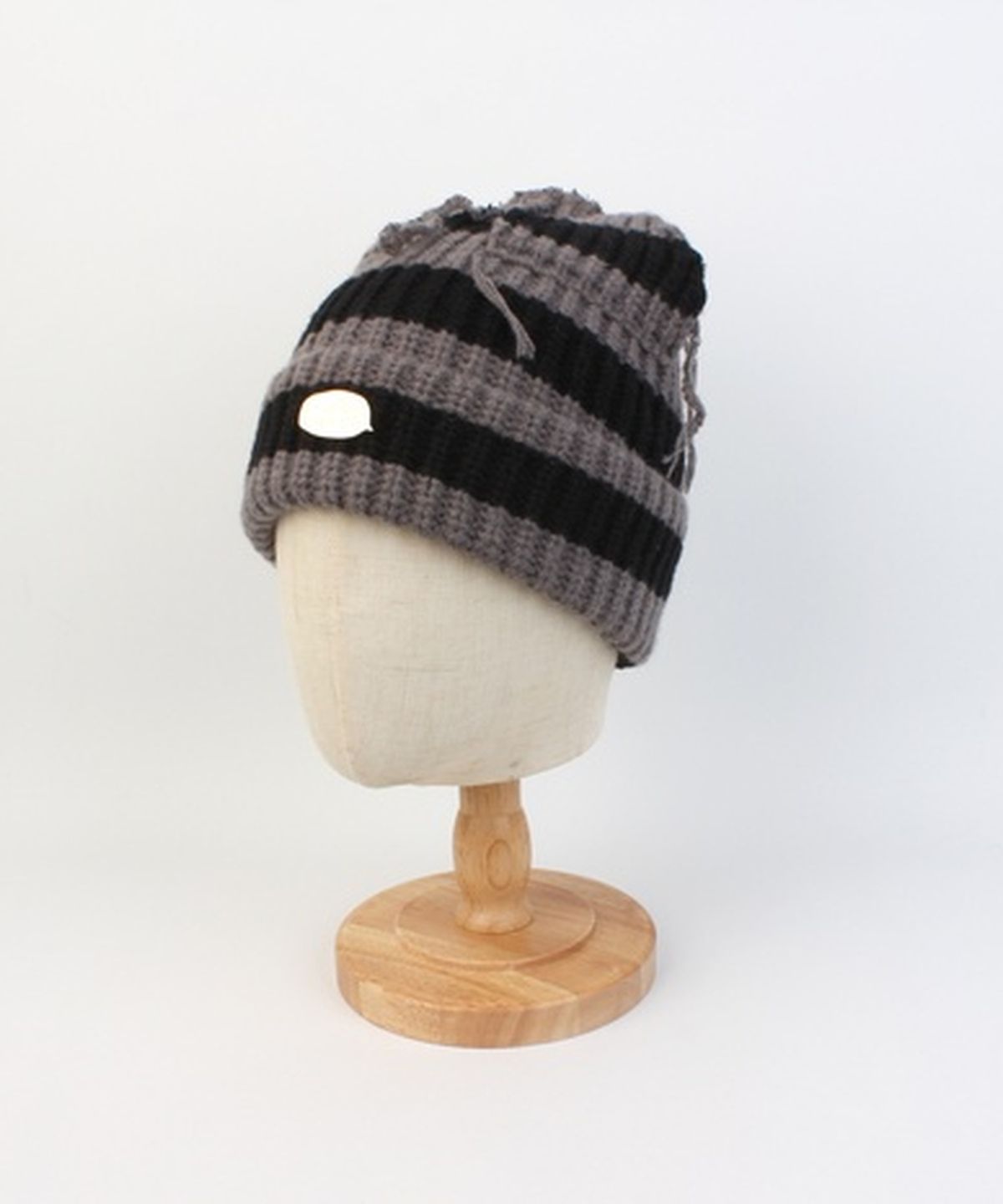 유니버셜 케미스트리(UNIVERSAL CHEMISTRY) Vintage Fox Black-Gray Beanie 고양이비니