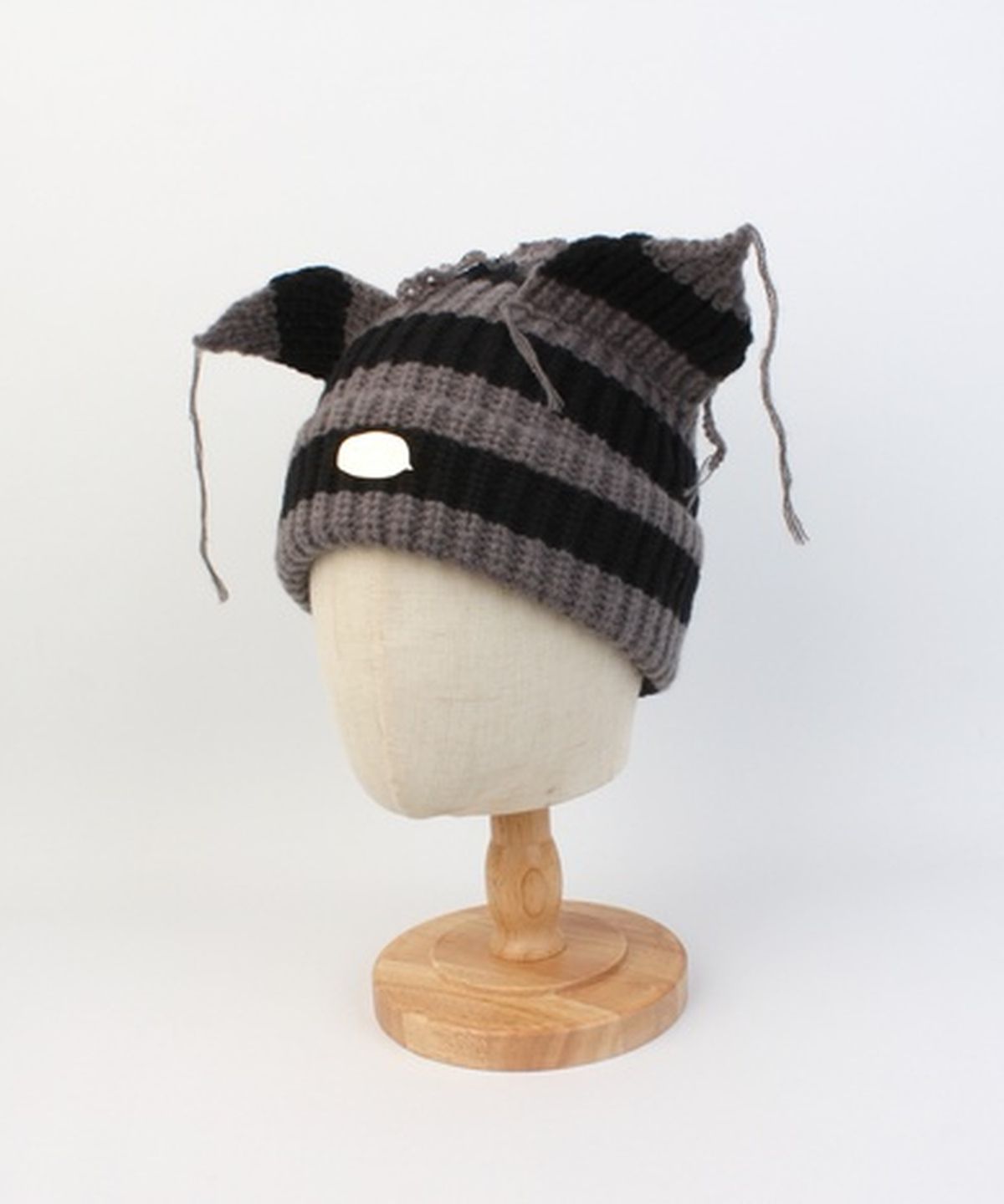 유니버셜 케미스트리(UNIVERSAL CHEMISTRY) Vintage Fox Black-Gray Beanie 고양이비니