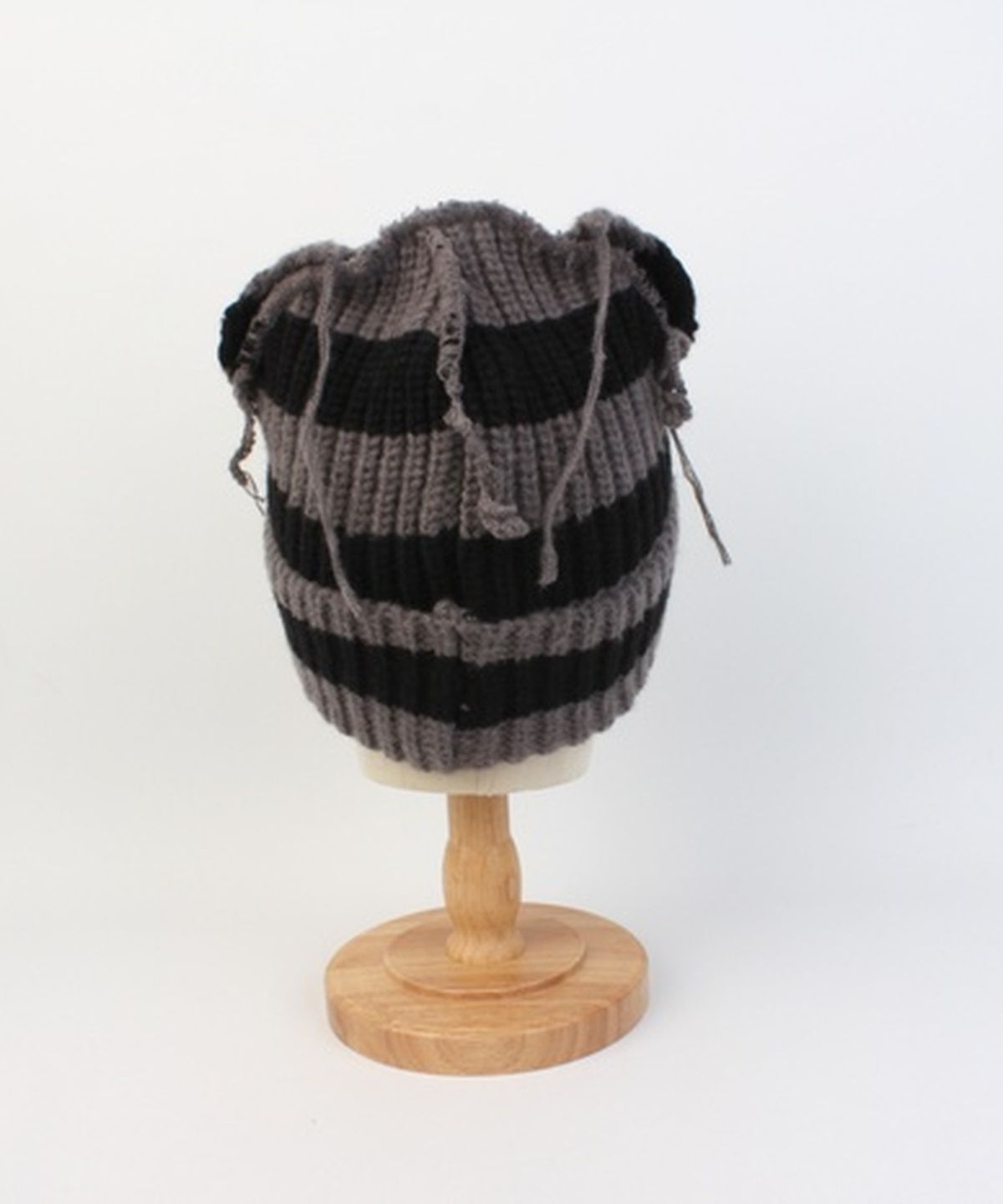유니버셜 케미스트리(UNIVERSAL CHEMISTRY) Vintage Fox Black-Gray Beanie 고양이비니