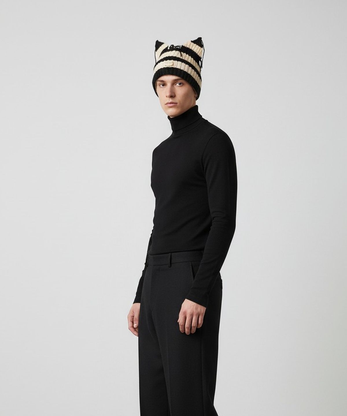 유니버셜 케미스트리(UNIVERSAL CHEMISTRY) Vintage Fox Black-Ivory Beanie 고양이비니