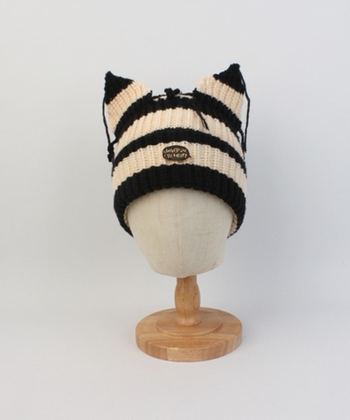유니버셜 케미스트리(UNIVERSAL CHEMISTRY) Vintage Fox Black-Ivory Beanie 고양이비니