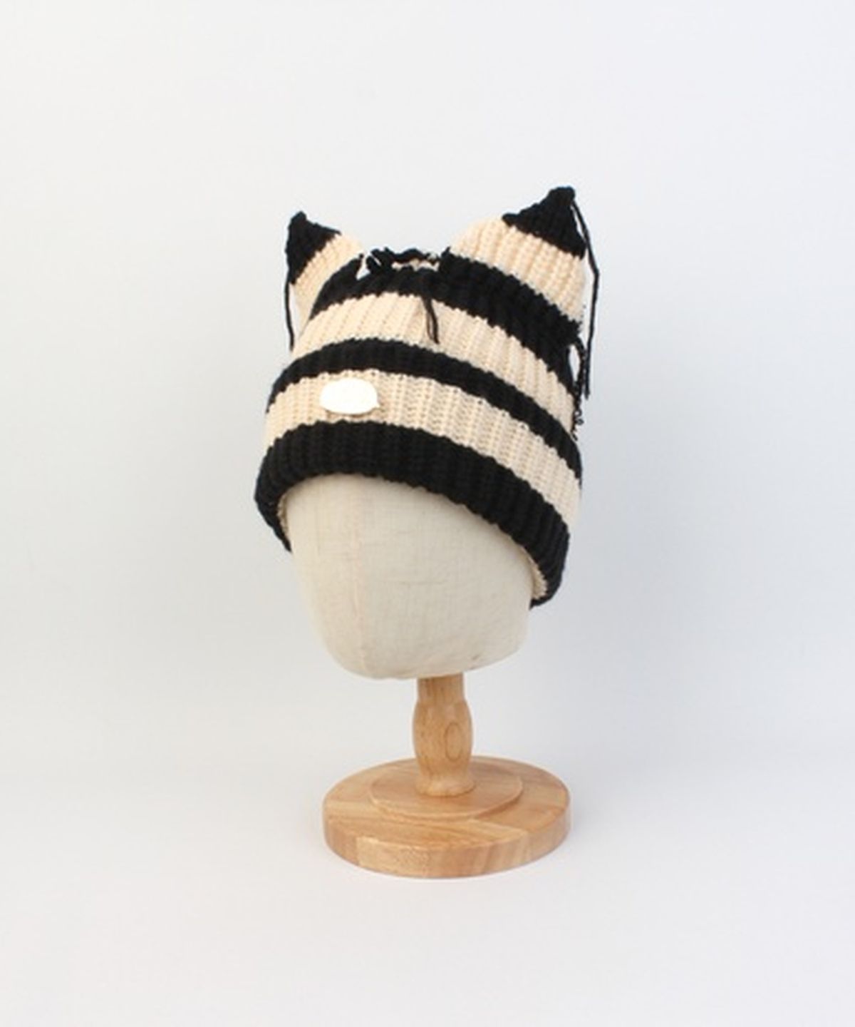 유니버셜 케미스트리(UNIVERSAL CHEMISTRY) Vintage Fox Black-Ivory Beanie 고양이비니