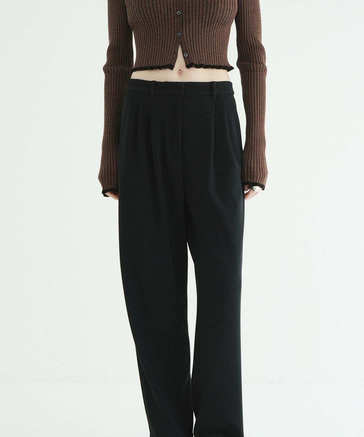 클라네(CLANE) RIB STRIPE TUCK PANTS