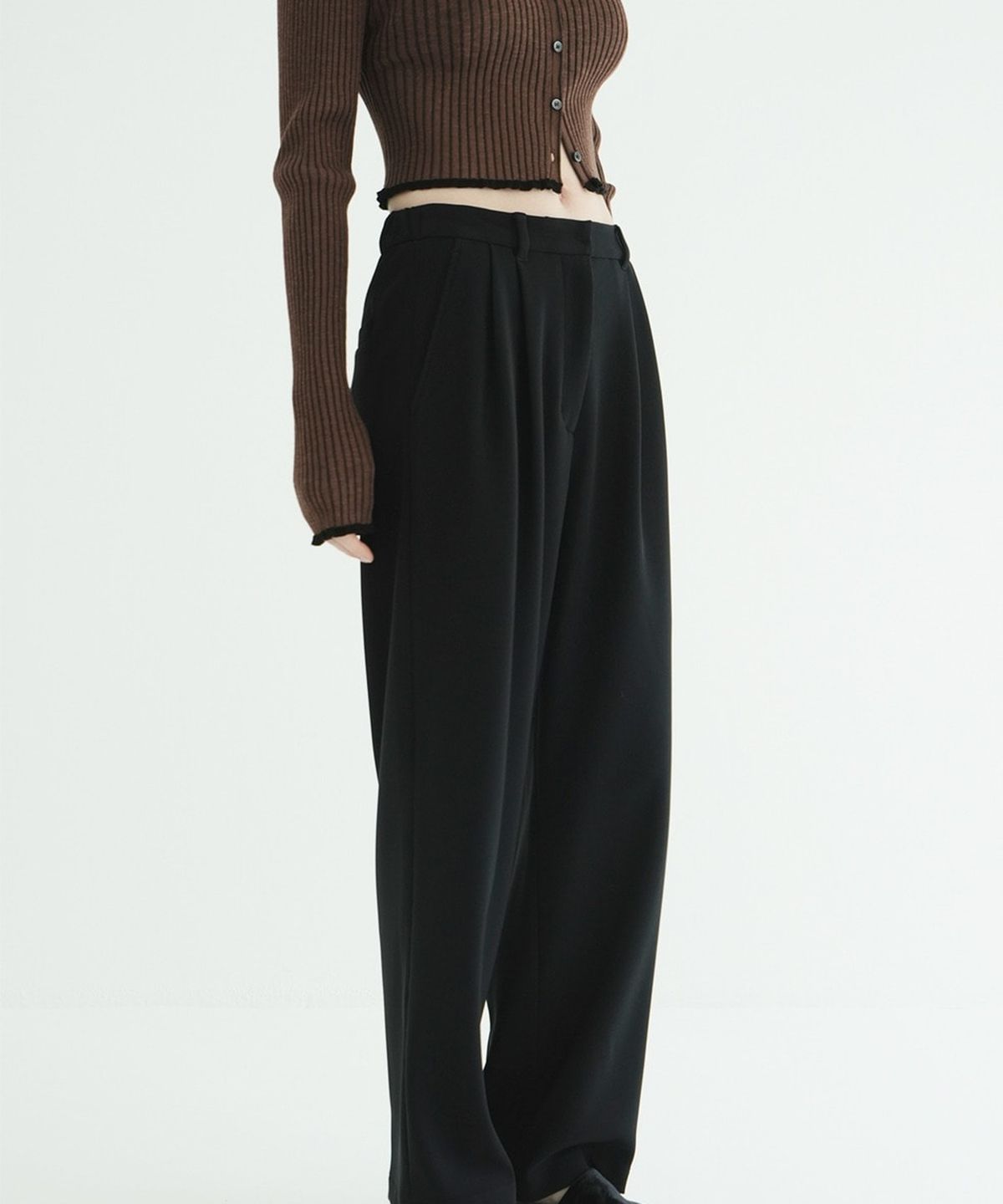 클라네(CLANE) RIB STRIPE TUCK PANTS