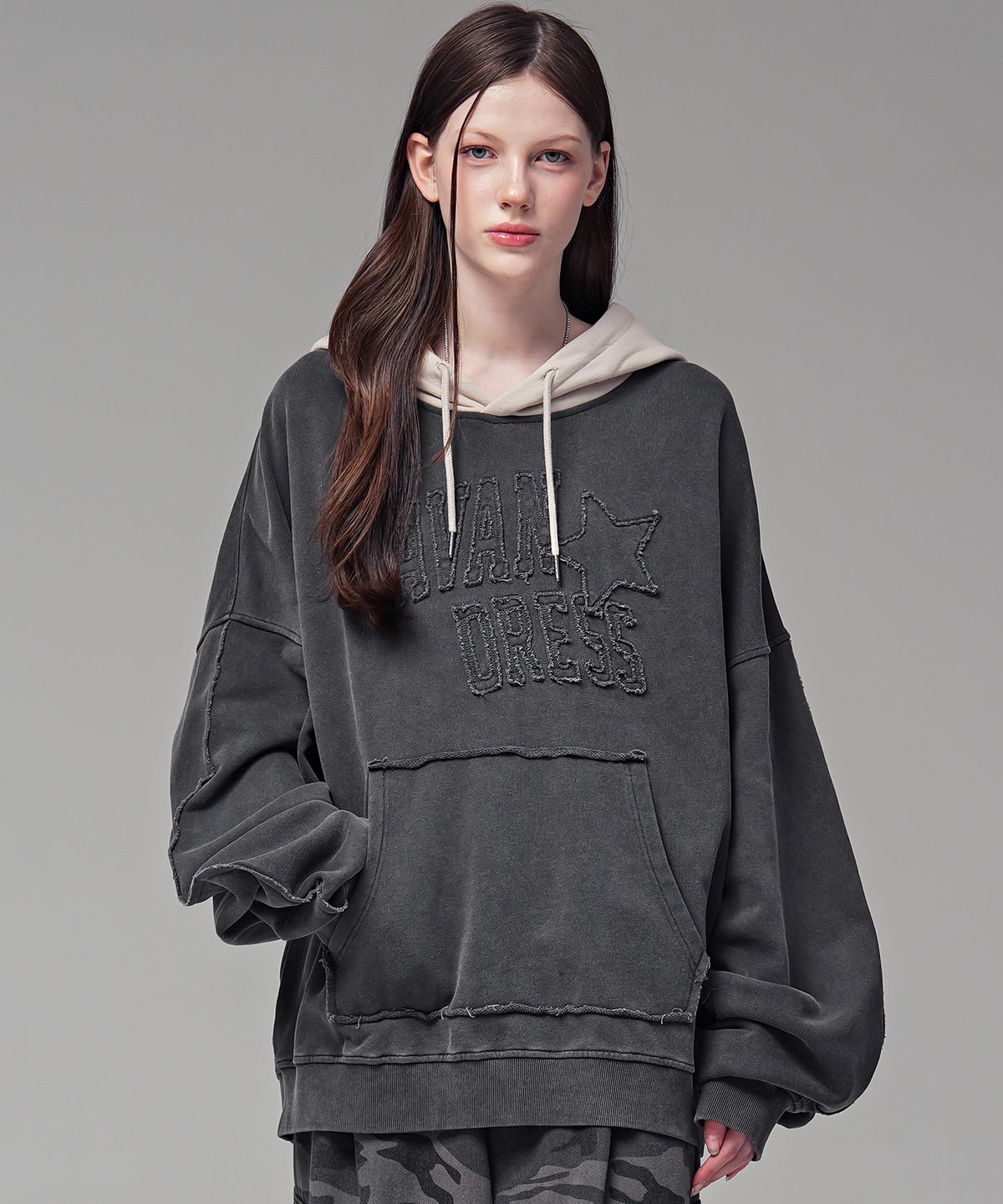 어반드레스(AVANDRESS) Twotone Rawcut Hoody PIGMENT GREY