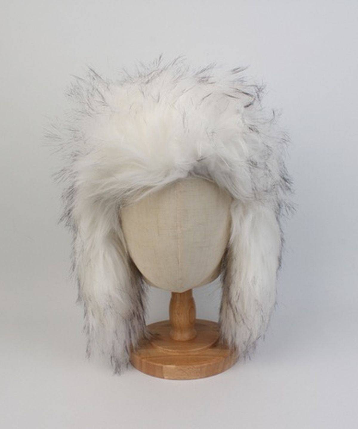 유니버셜 케미스트리(UNIVERSAL CHEMISTRY) Two Tone Fur White Aviator Hat 귀달이모자