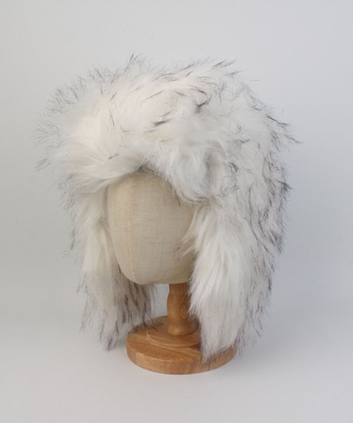 유니버셜 케미스트리(UNIVERSAL CHEMISTRY) Two Tone Fur White Aviator Hat 귀달이모자