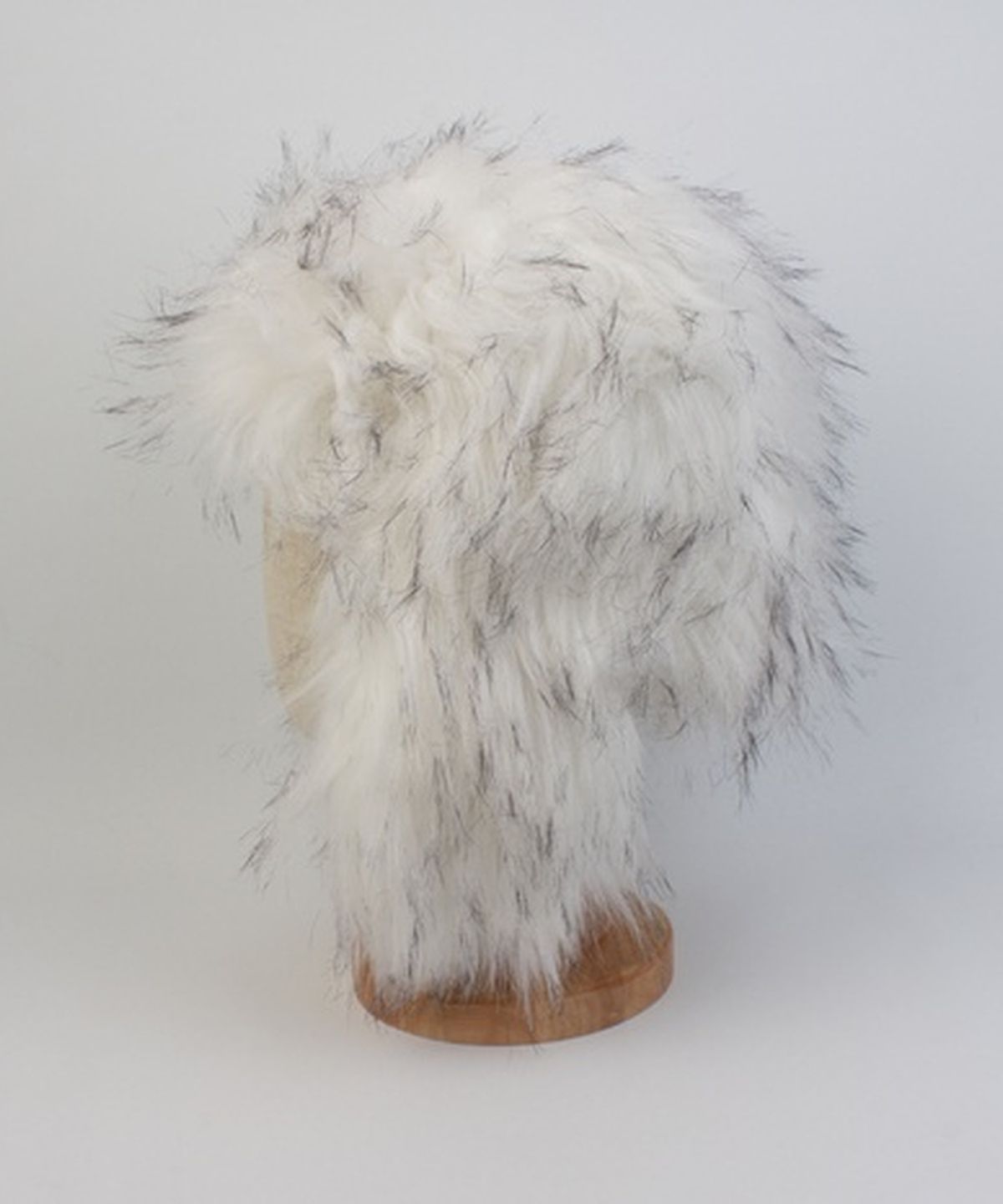 유니버셜 케미스트리(UNIVERSAL CHEMISTRY) Two Tone Fur White Aviator Hat 귀달이모자