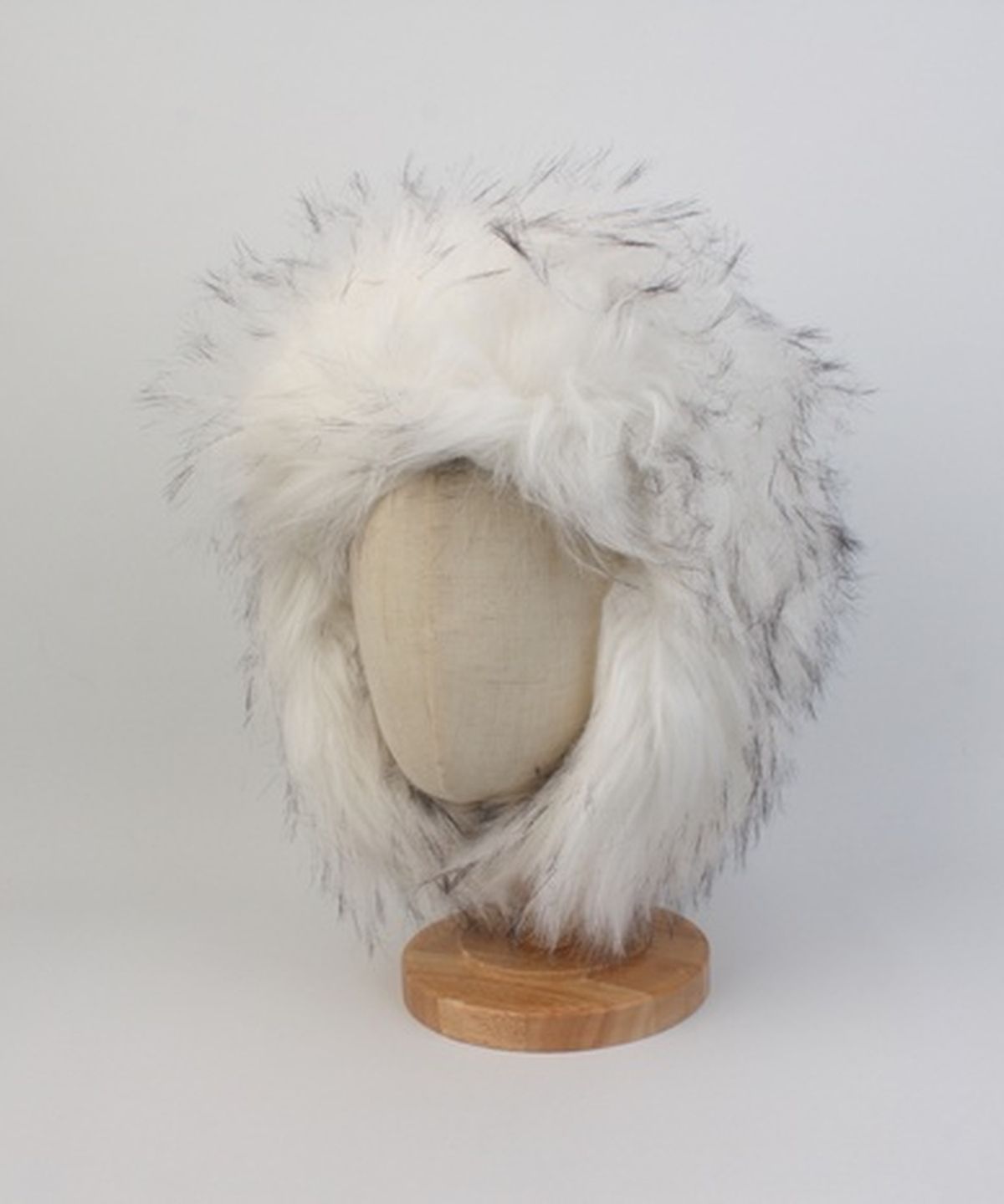유니버셜 케미스트리(UNIVERSAL CHEMISTRY) Two Tone Fur White Aviator Hat 귀달이모자
