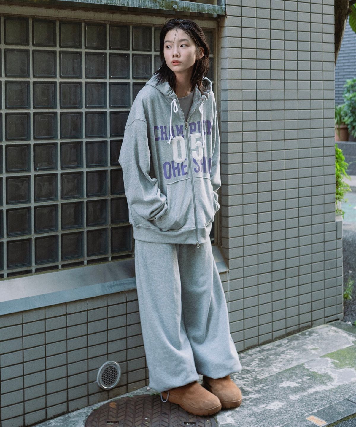 챔피온(CHAMPION) 챔피온 X 오헤시오 플라워 커프 밴딩 스웨트 팬츠 Melange Gray