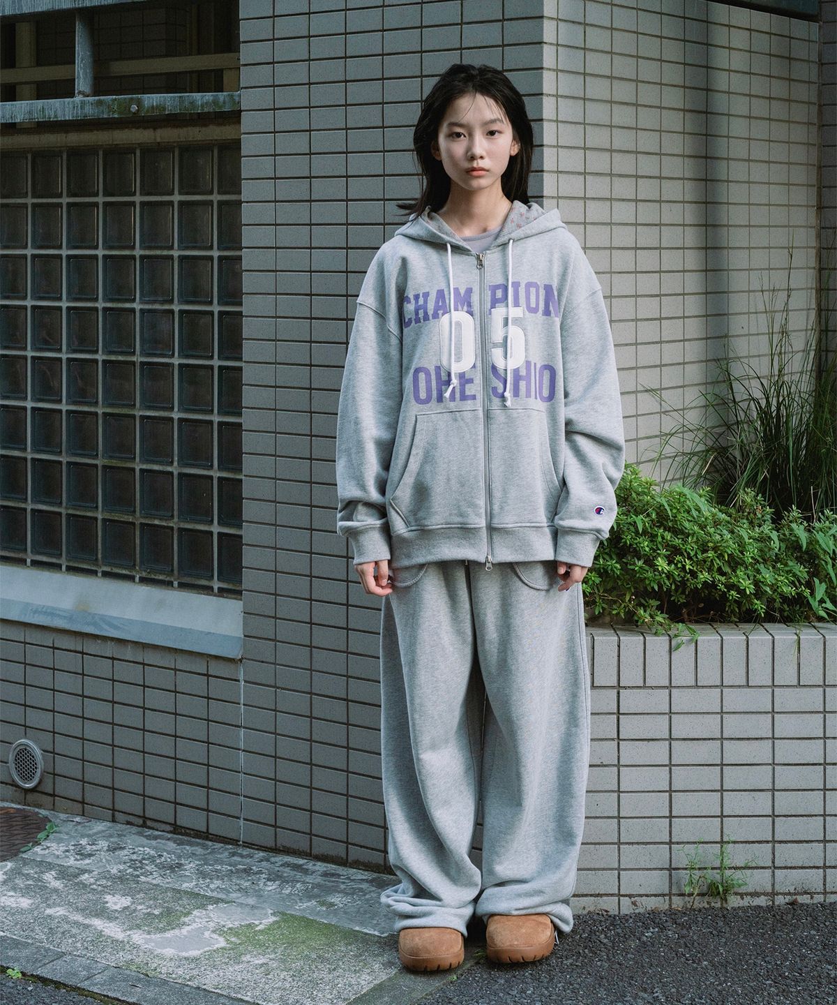 챔피온(CHAMPION) 챔피온 X 오헤시오 플라워 커프 밴딩 스웨트 팬츠 Melange Gray