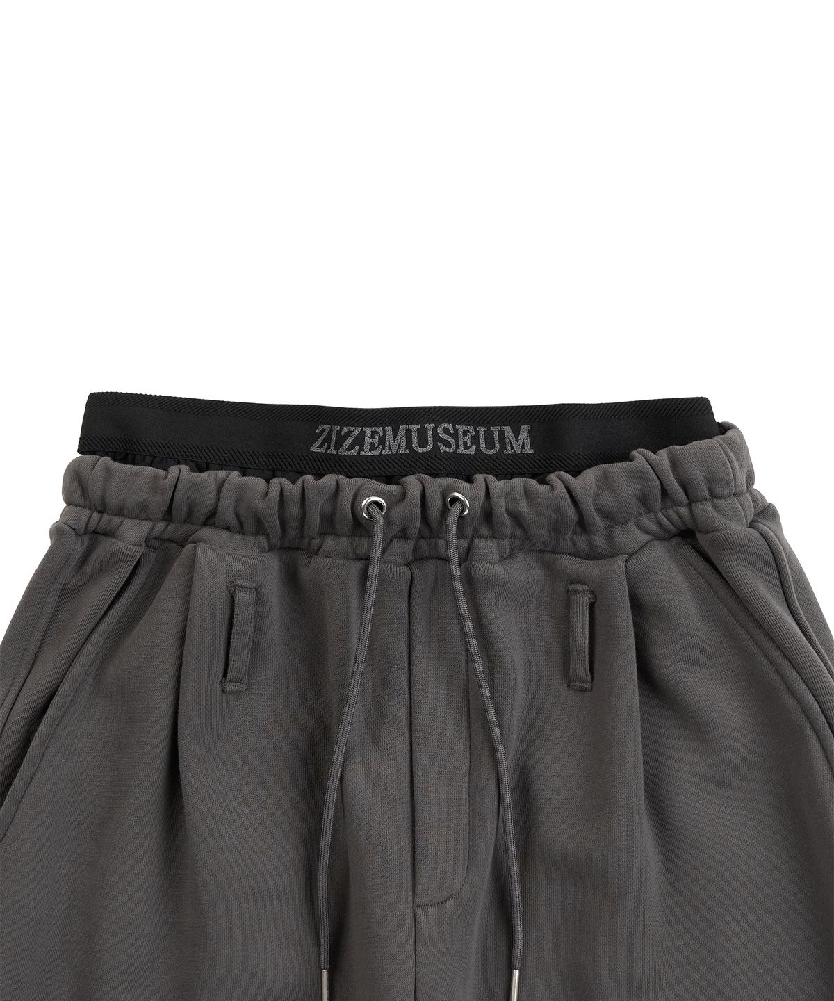 지제뮤지엄(ZIZEMUSEUM) LAYERED BANDING ONE-TUCK SWEATPANTS (CHARCOAL)