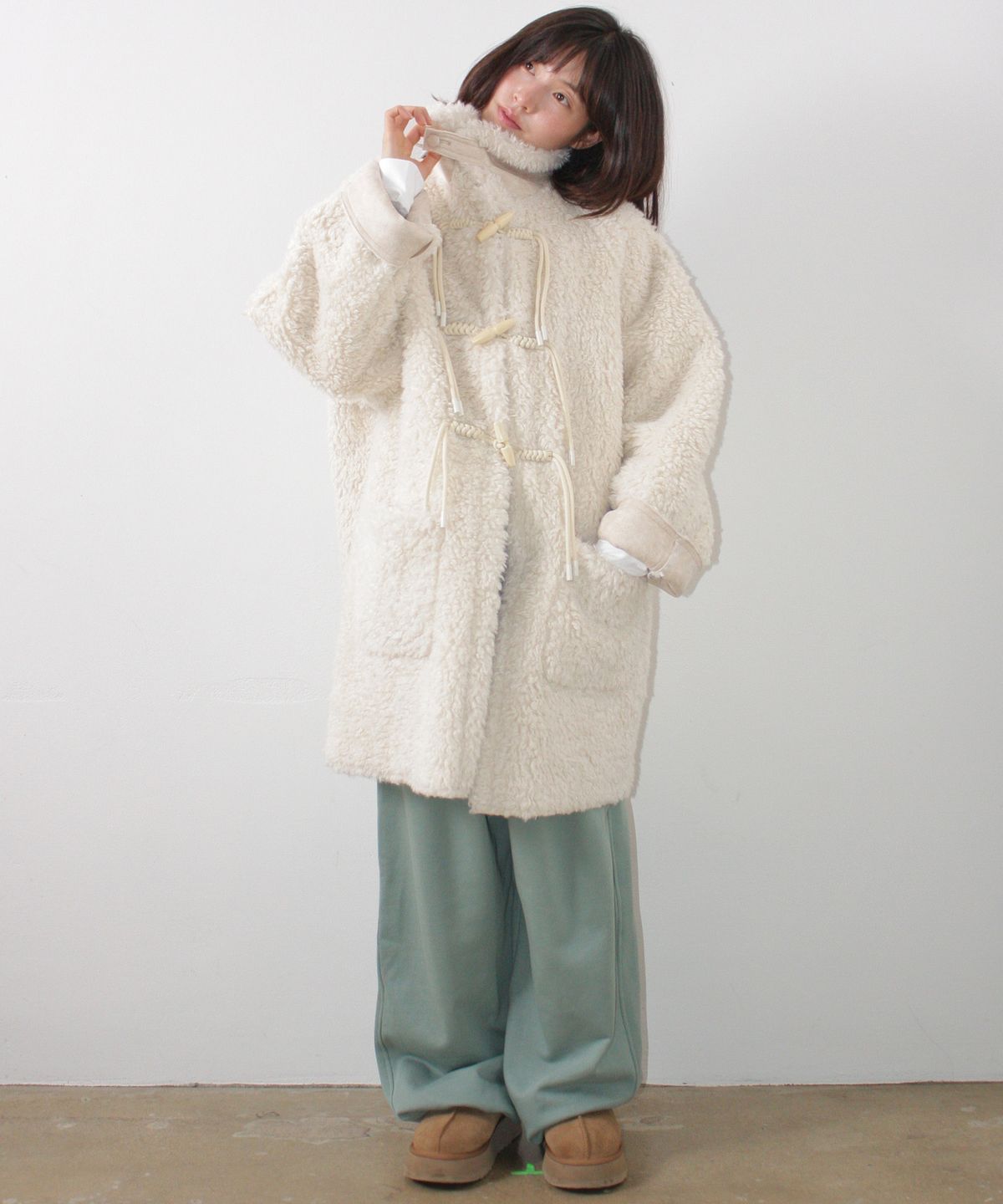 론론(RONRON) HIGH NECK TOGGLE HALF COAT IVORY