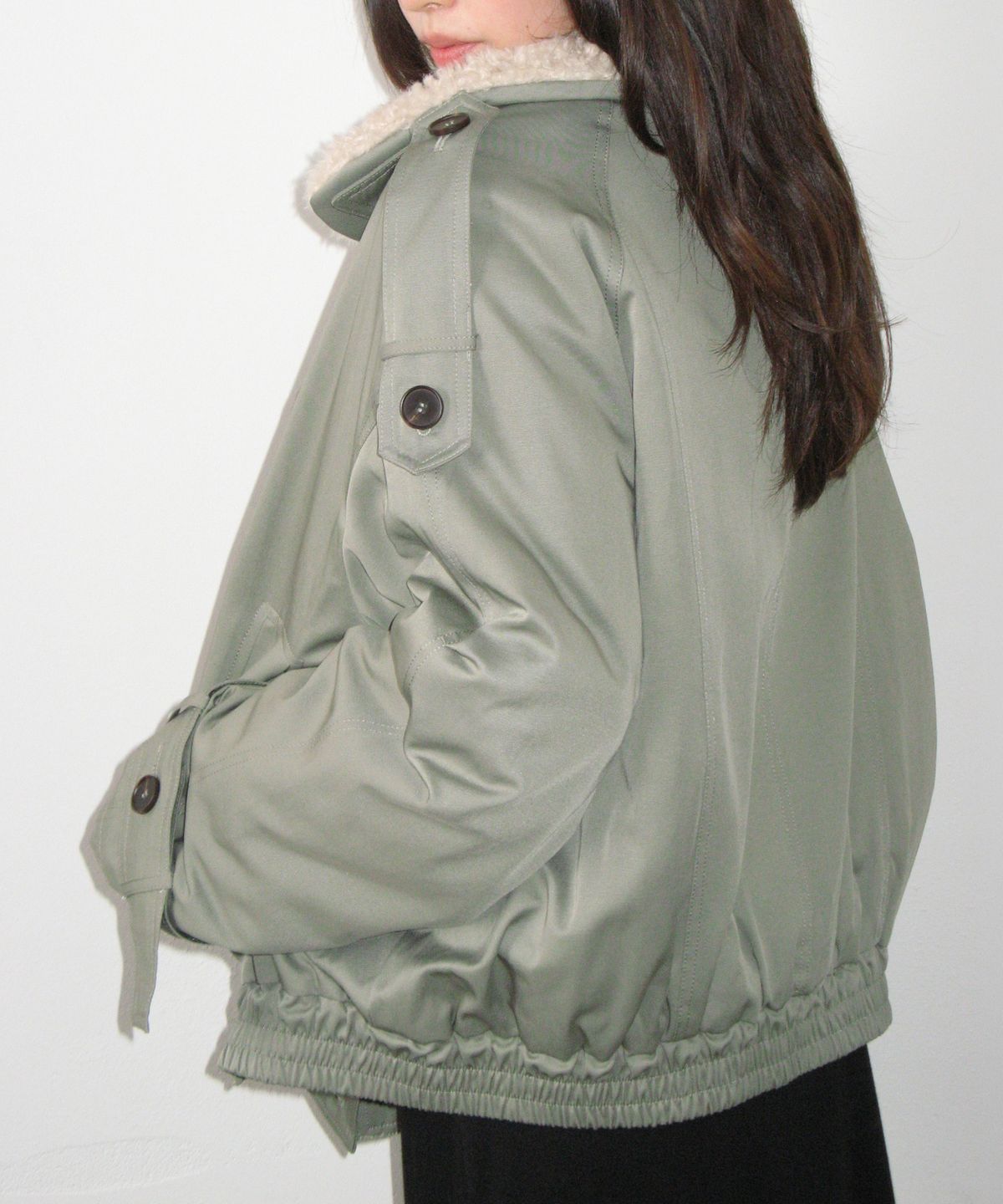 론론(RONRON) DETACHABLE TRIMMING HEART TRENCH JUMPER KHAKI