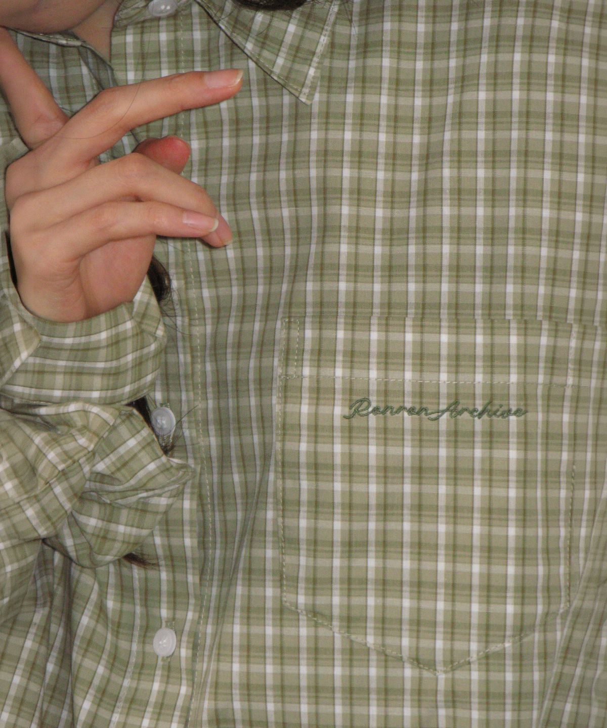 론론(RONRON) SCRUNCHIE SET LETTERING OVER FIT CHECK SHIRT OLIVE