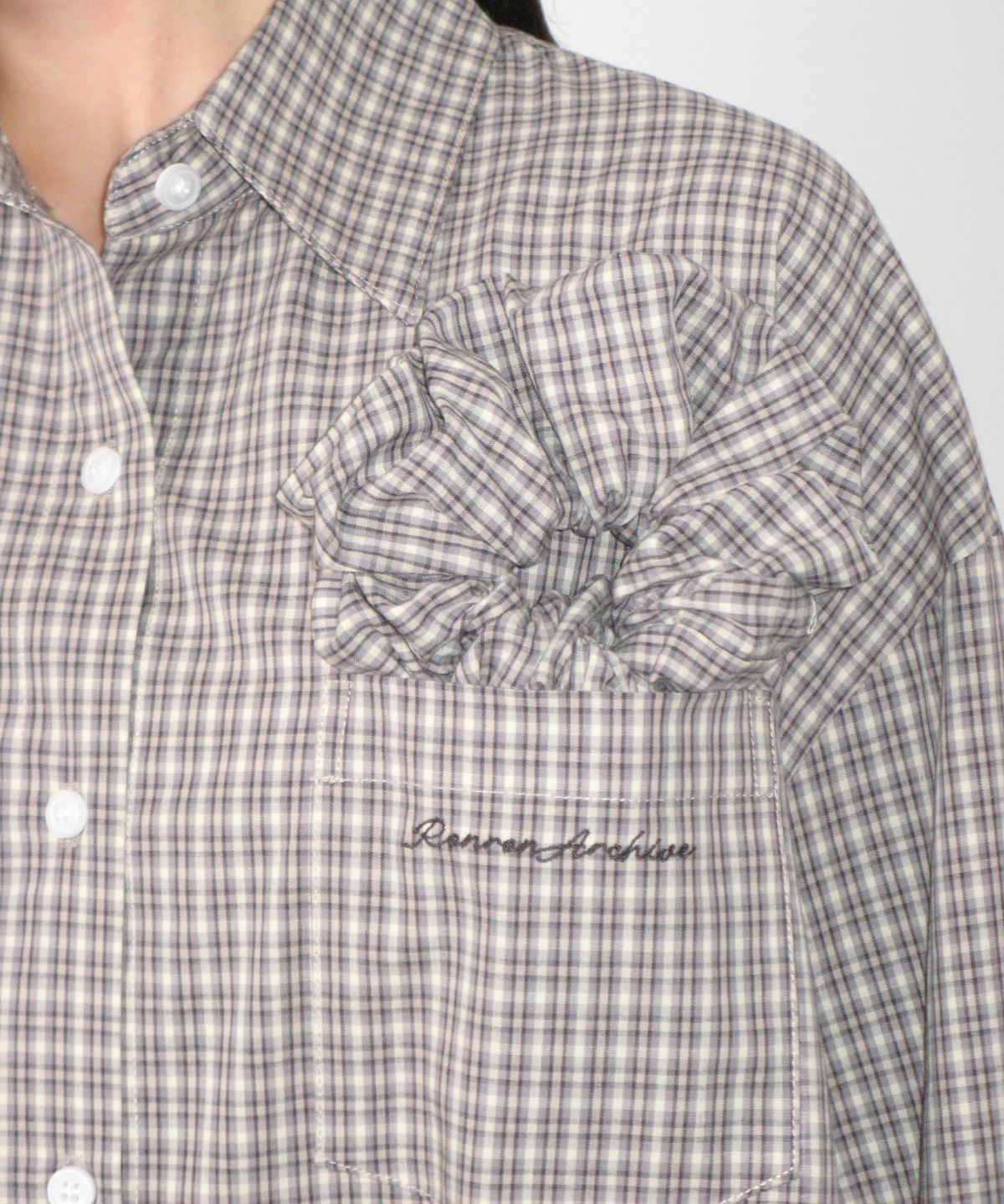 론론(RONRON) SCRUNCHIE SET LETTERING OVER FIT CHECK SHIRT BEIGE