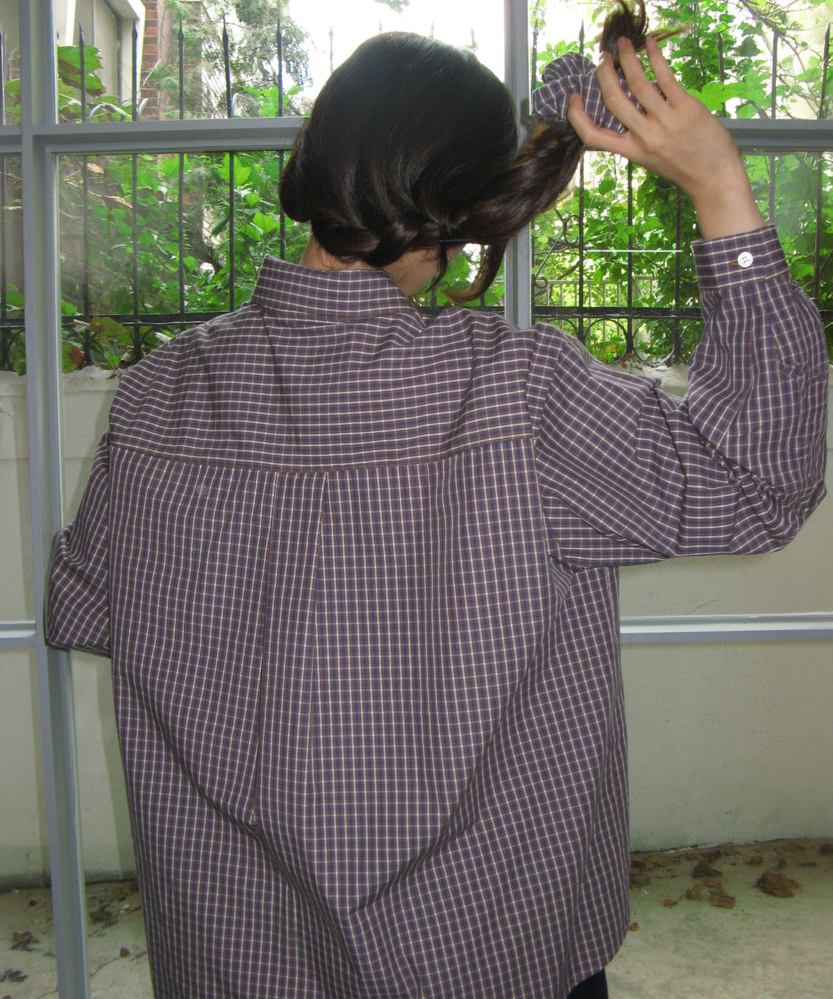 론론(RONRON) SCRUNCHIE SET LETTERING OVER FIT CHECK SHIRT BROWN