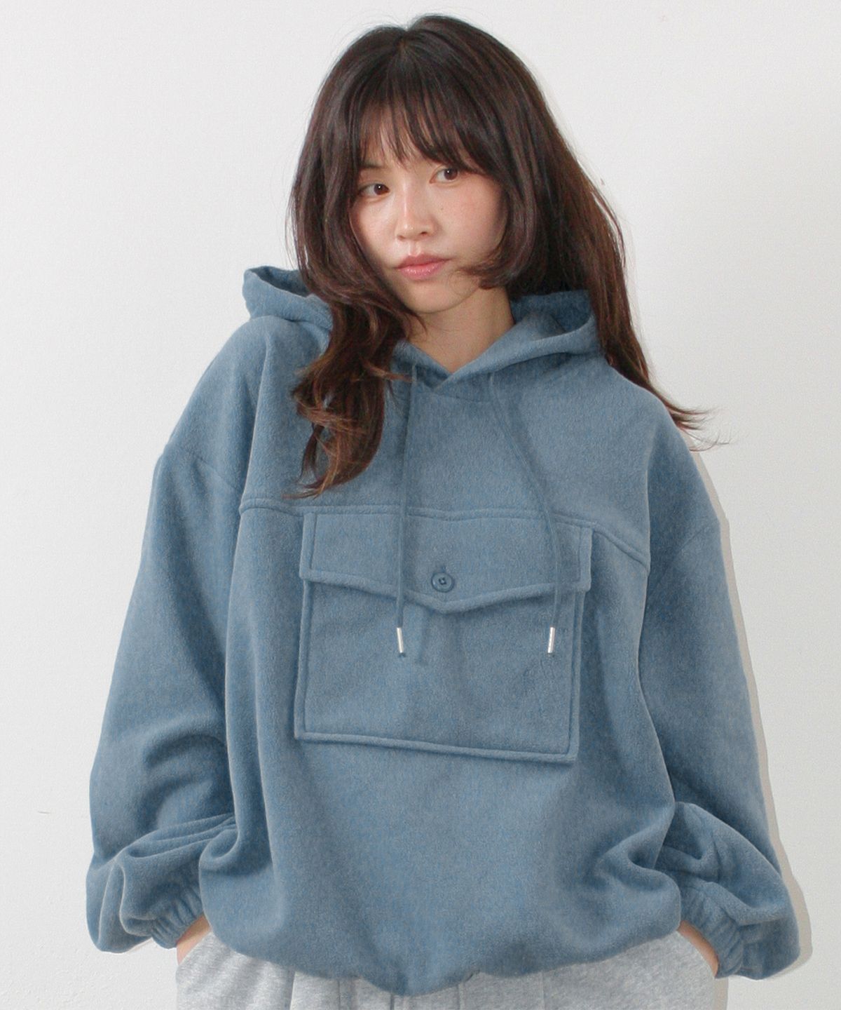 론론(RONRON) POCKET POINT FLEECE ANORAK DUSTY BLUE