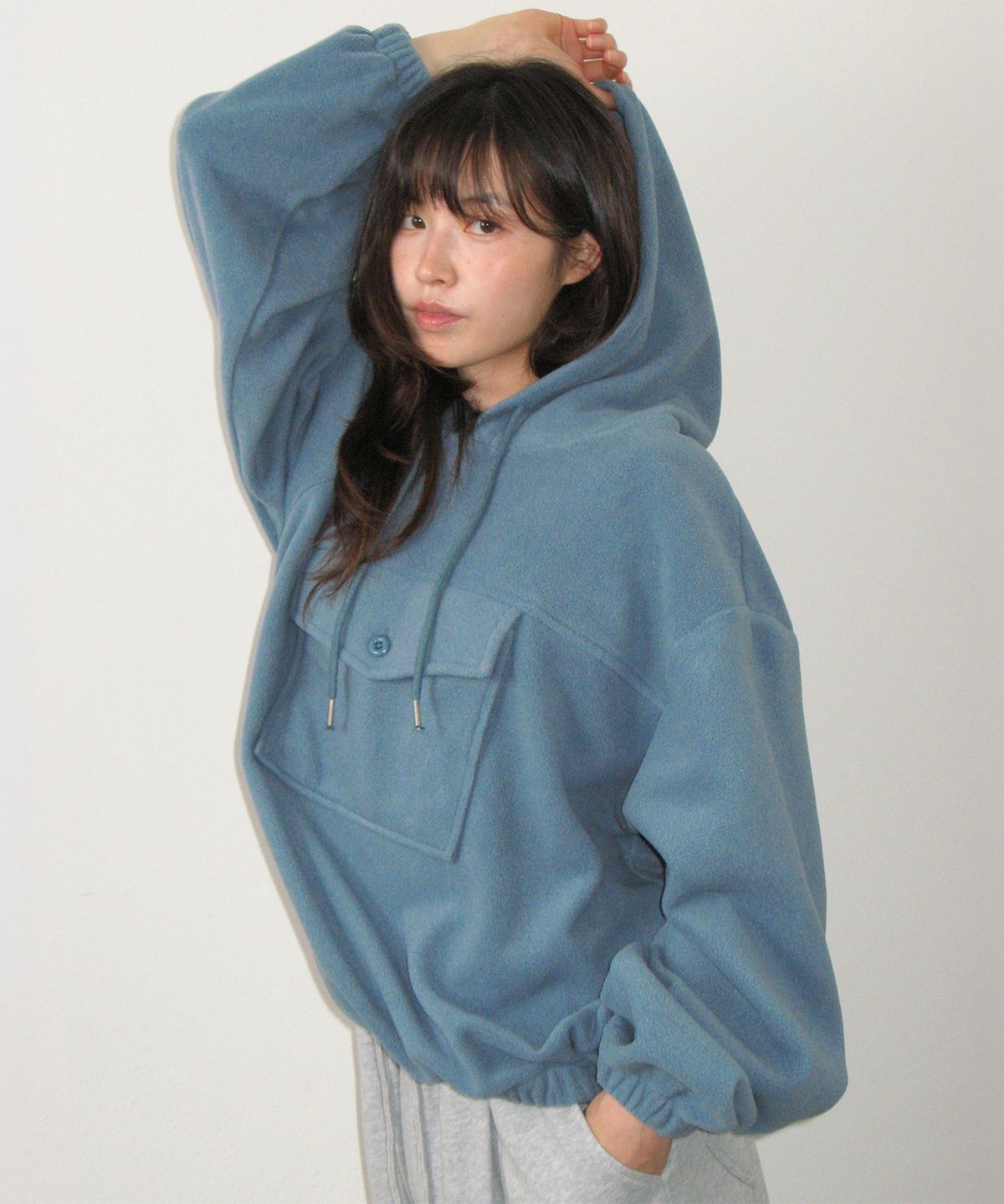 론론(RONRON) POCKET POINT FLEECE ANORAK DUSTY BLUE