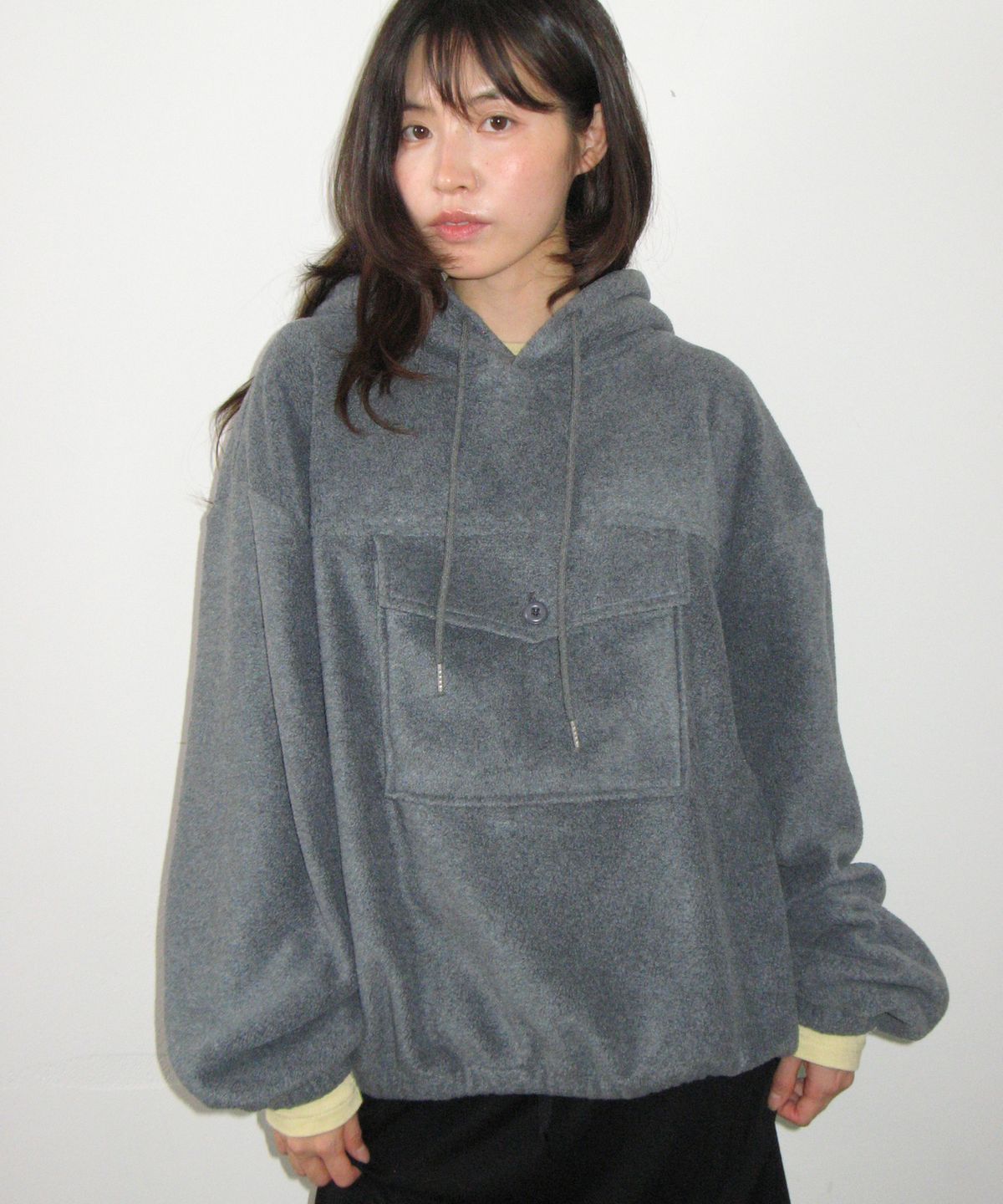 론론(RONRON) POCKET POINT FLEECE ANORAK CHARCOAL