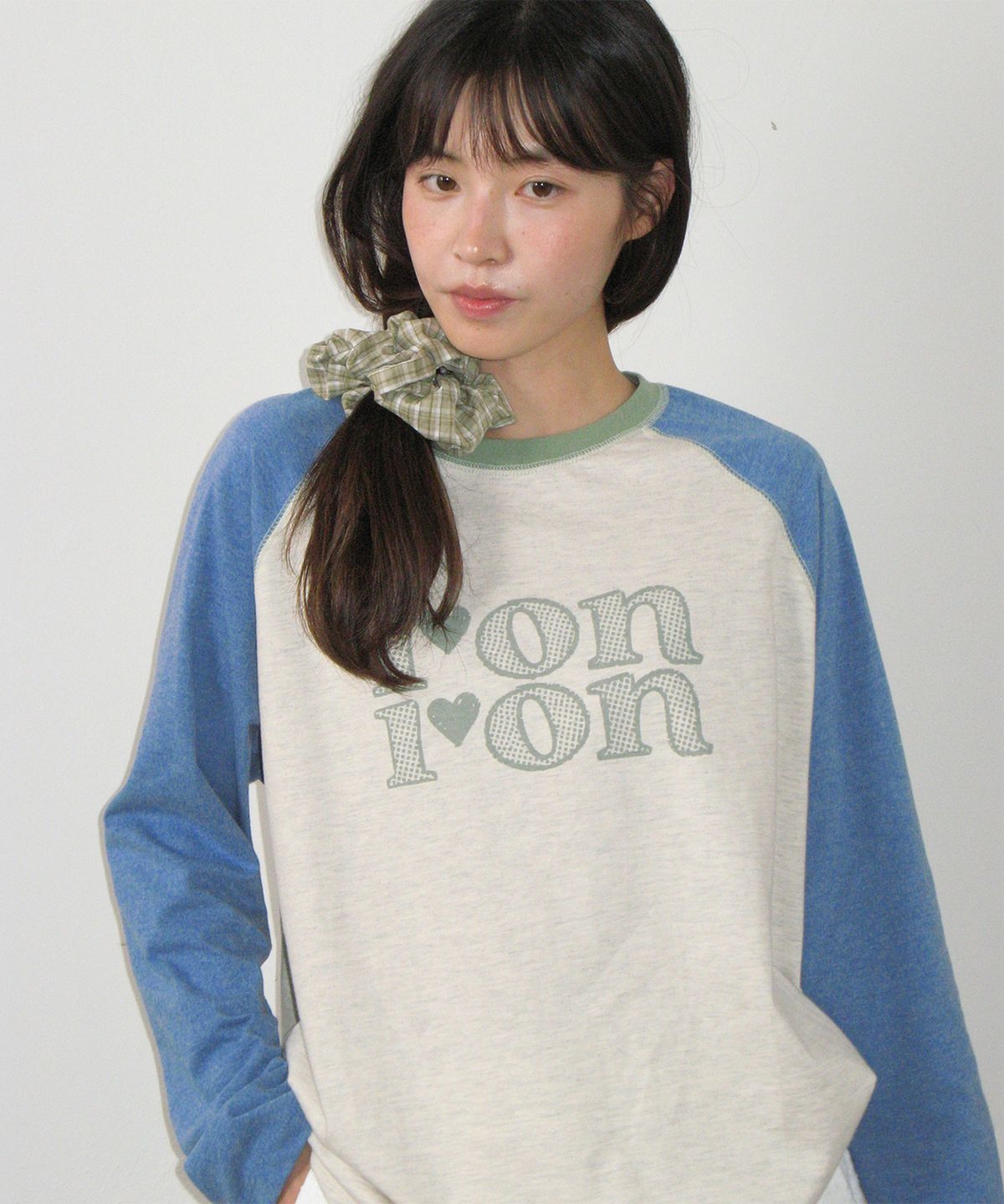 론론(RONRON) FADED LOGO RAGLAN LONG SLEEVE BLUE