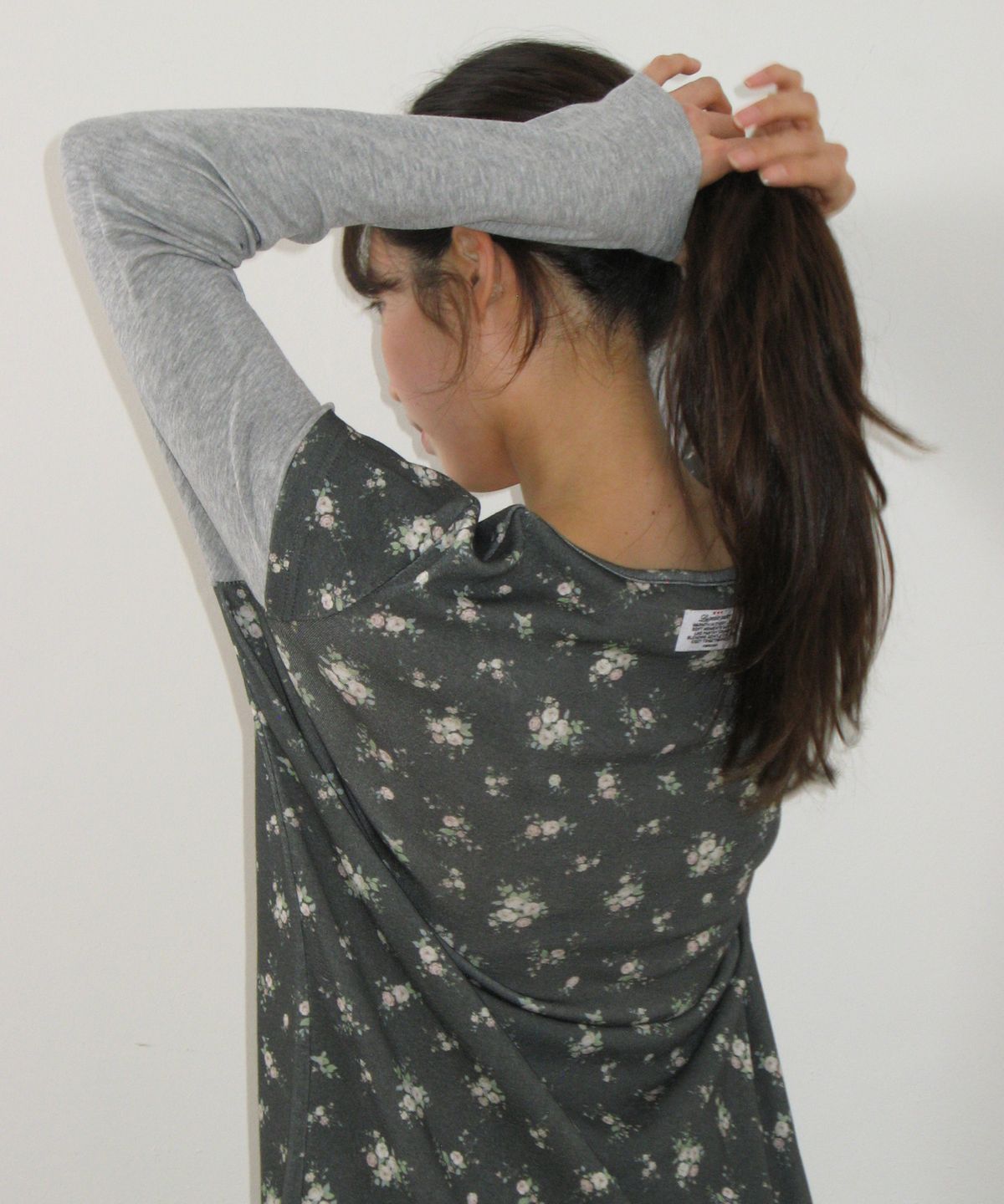 론론(RONRON) FLORAL LAYERED LONG SLEEVE CHARCOAL