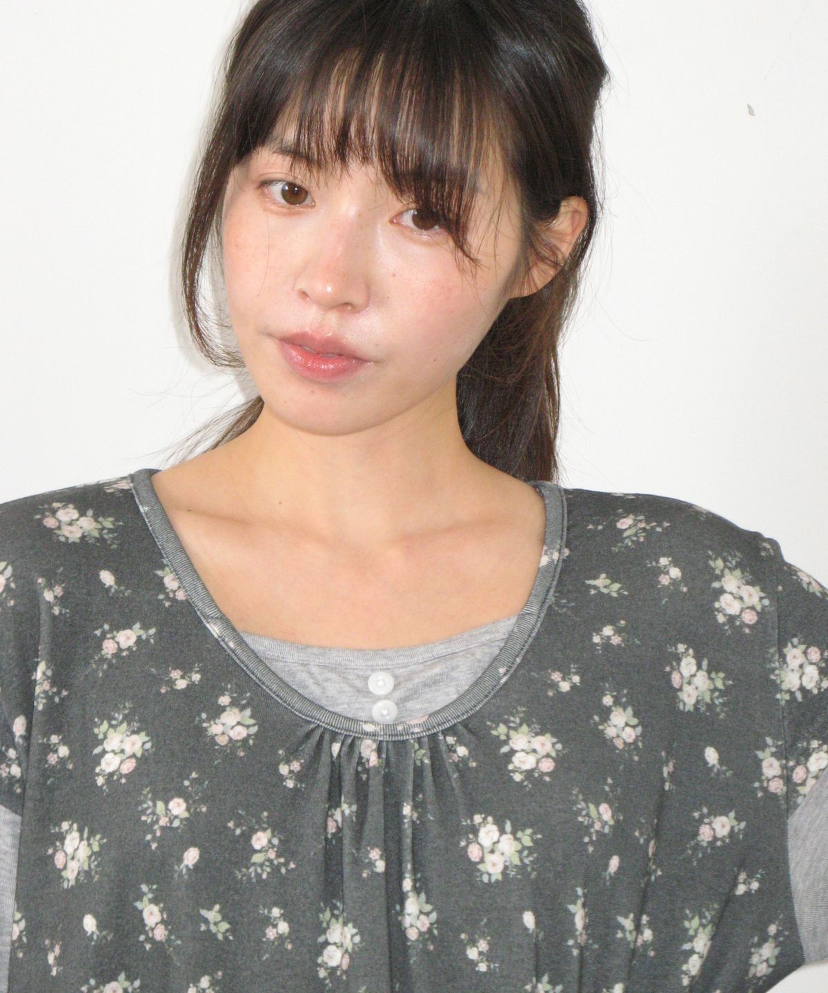 론론(RONRON) FLORAL LAYERED LONG SLEEVE CHARCOAL