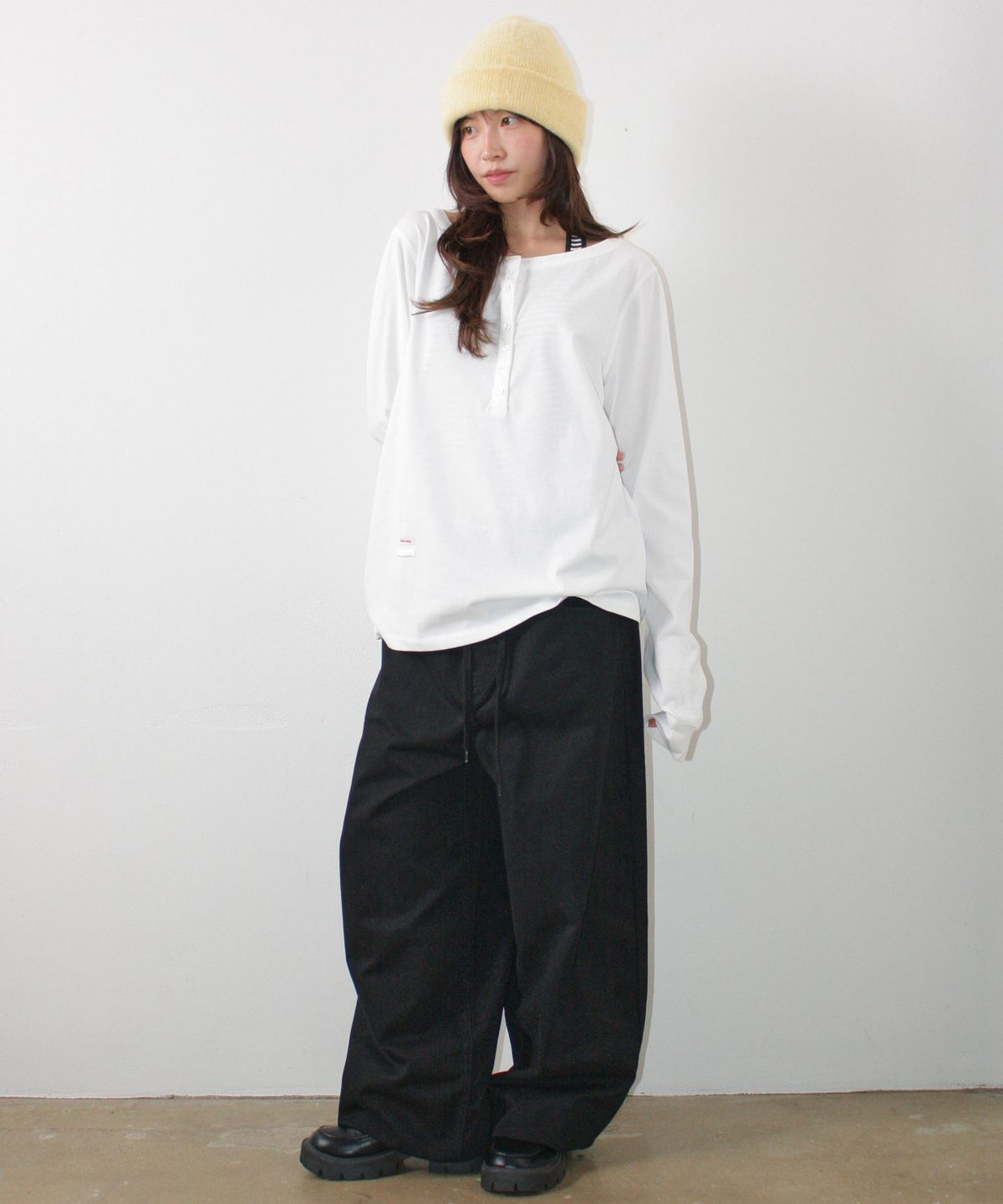 론론(RONRON) HENLEY NECK OVER FIT LONG SLEEVE WHITE