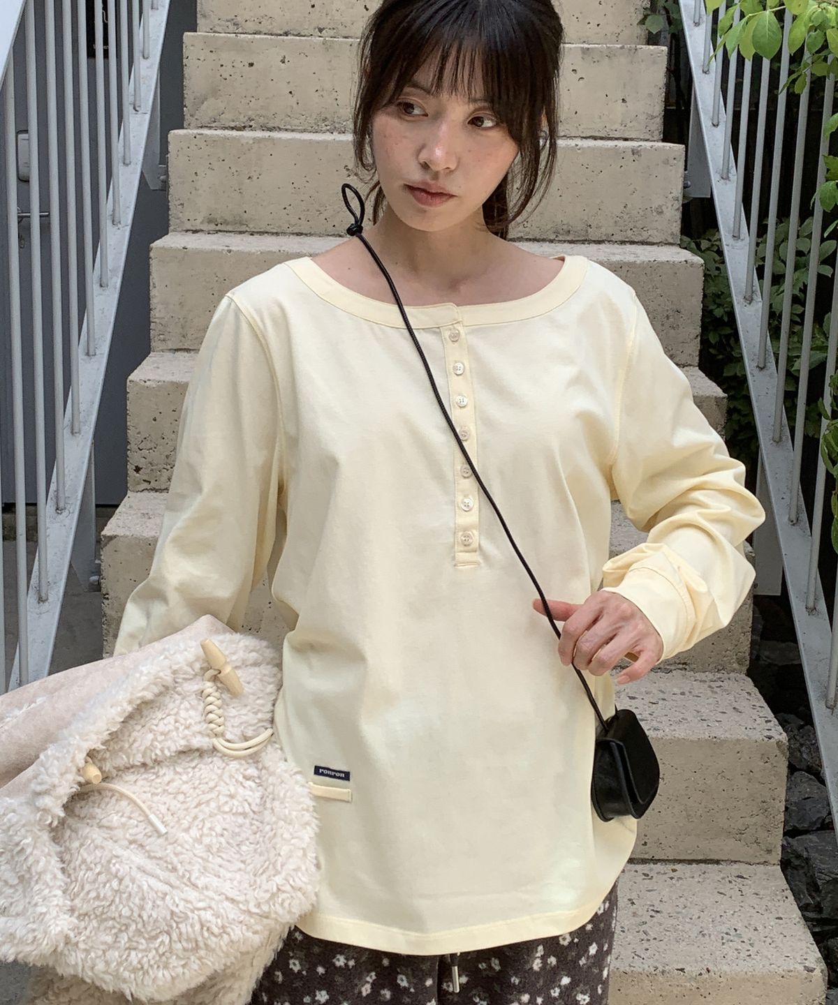 론론(RONRON) HENLEY NECK OVER FIT LONG SLEEVE BUTTER