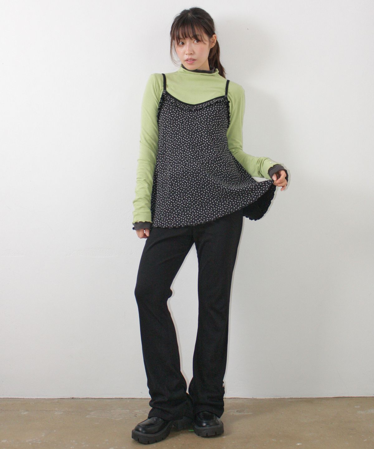 론론(RONRON) WAVE MOCK NECK LONG SLEEVE OLIVE