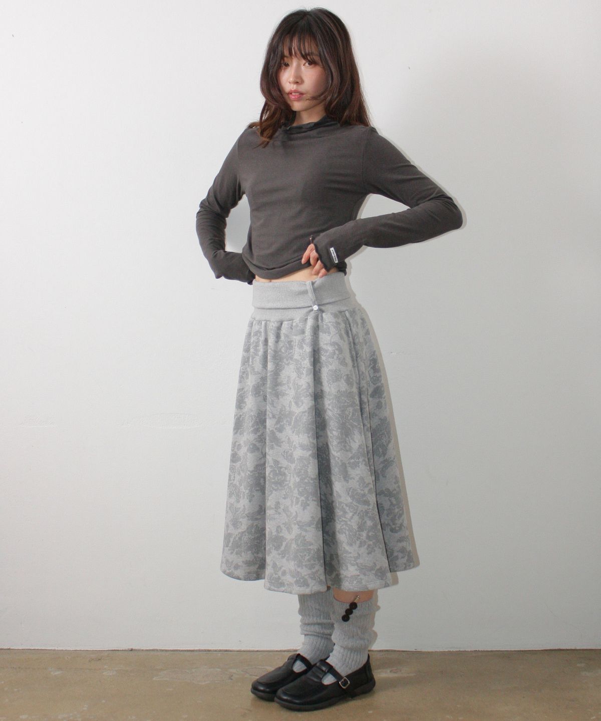론론(RONRON) WAVE MOCK NECK LONG SLEEVE CHARCOAL