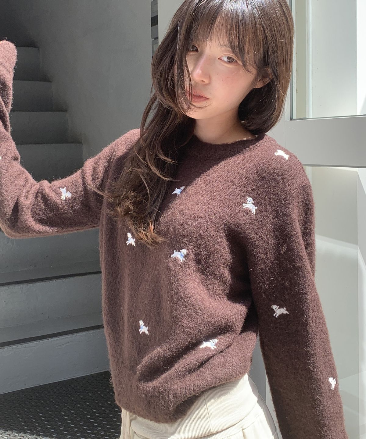 론론(RONRON) RIBBON SHEEP PATTERN KNIT PULLOVER BROWN