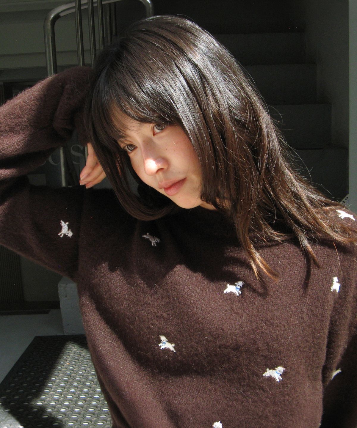 론론(RONRON) RIBBON SHEEP PATTERN KNIT PULLOVER BROWN