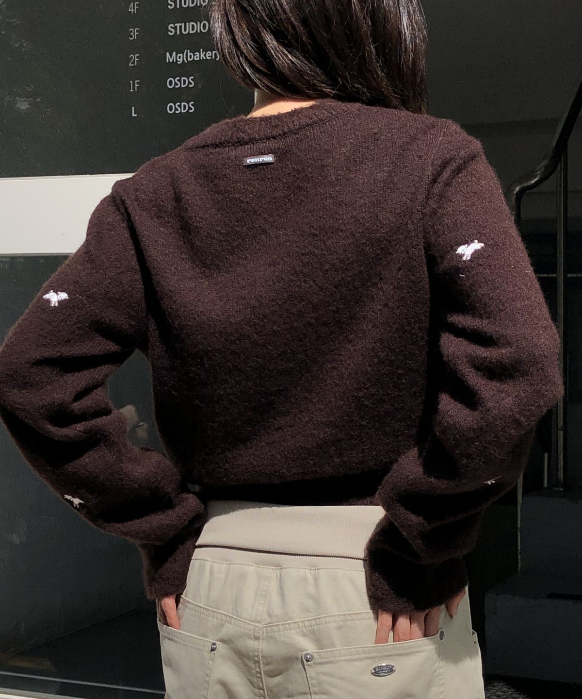 론론(RONRON) RIBBON SHEEP PATTERN KNIT PULLOVER BROWN