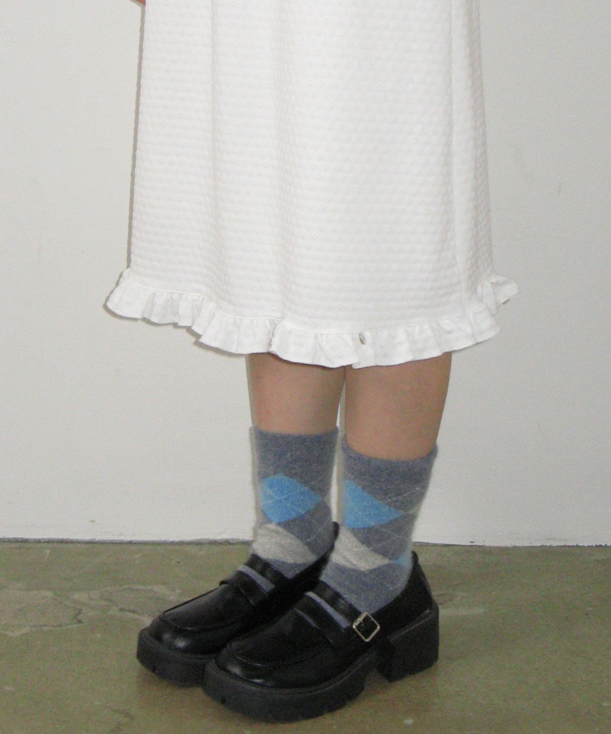 론론(RONRON) EMBO FRILL MIDI SKIRT WHITE