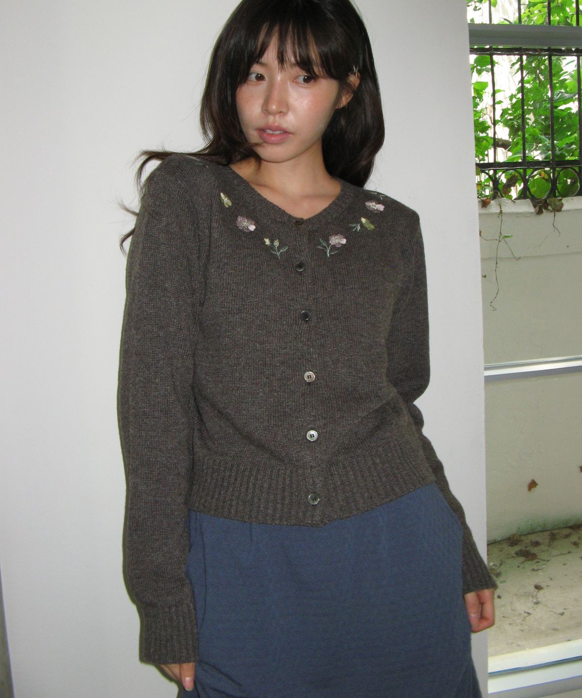 론론(RONRON) EMBO FRILL MIDI SKIRT NAVY