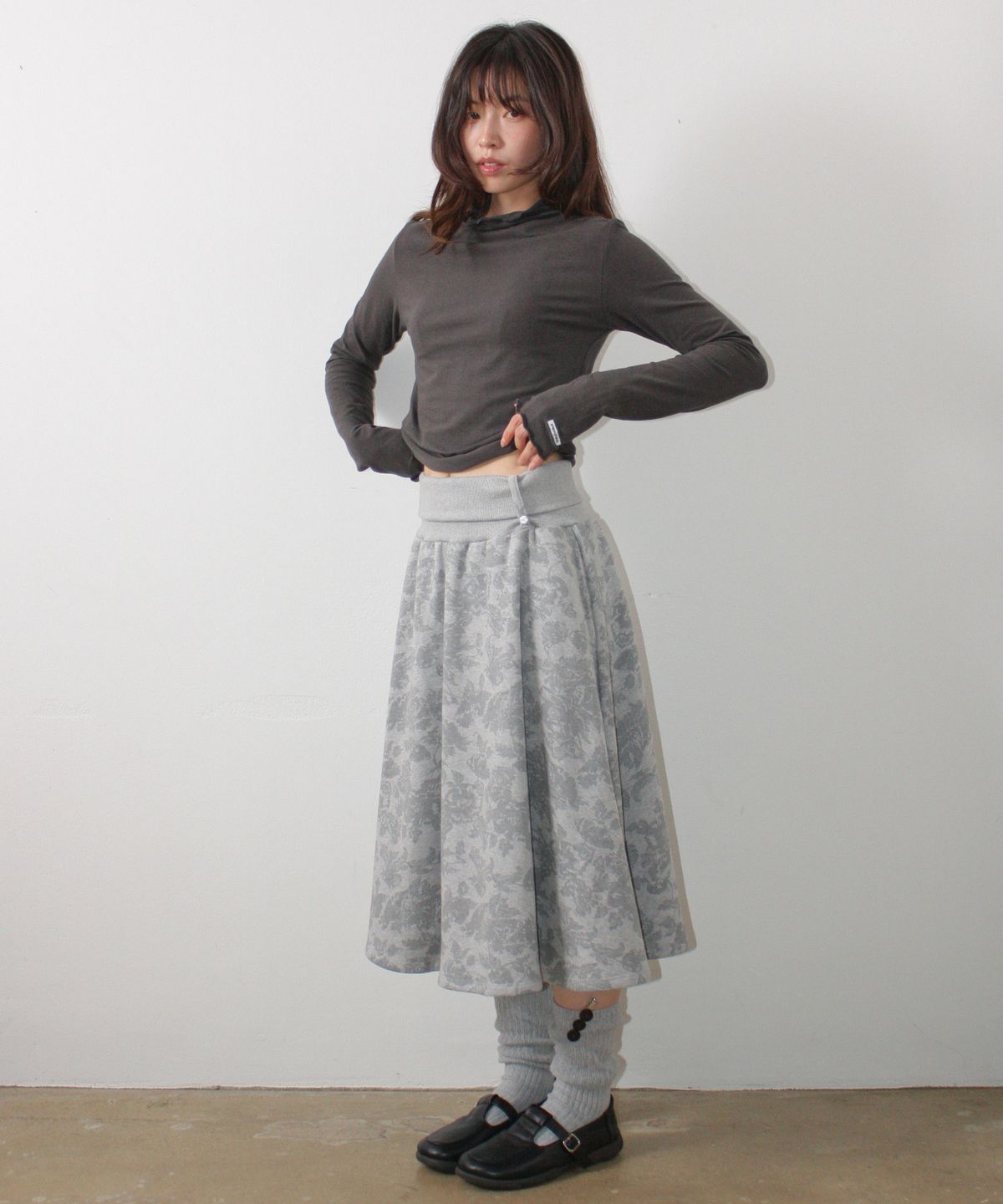 론론(RONRON) FLORAL SWEAT FLARE SKIRT GREY
