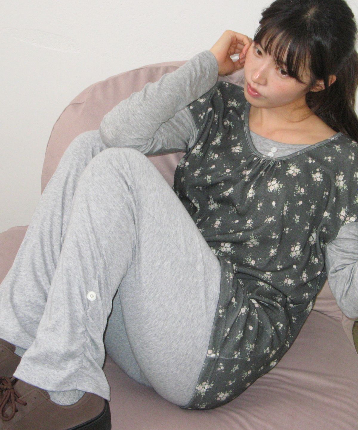 론론(RONRON) SHIRRING BUTTON BOOTCUT PANTS GREY