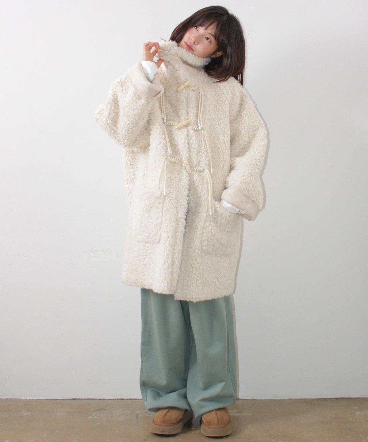 론론(RONRON) HEART POCKET WIDE JOGGER PANTS ASH KHAKI