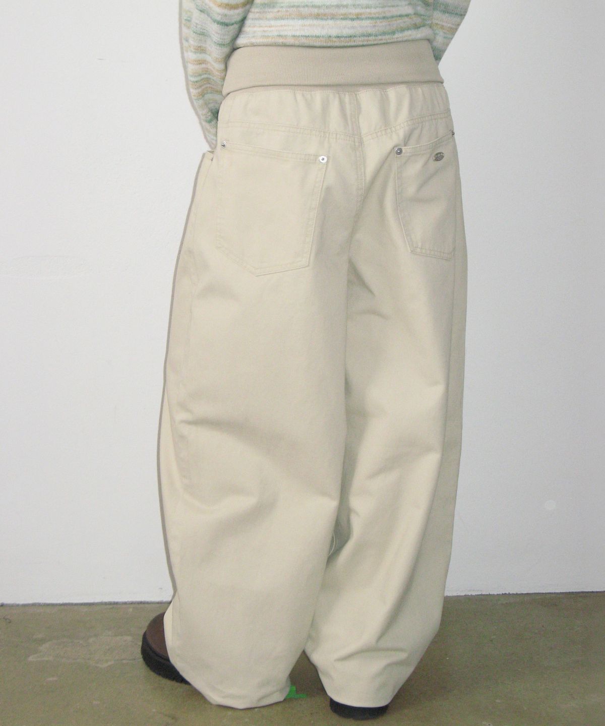 론론(RONRON) PIGMENT FOLDING PANTS BEIGE