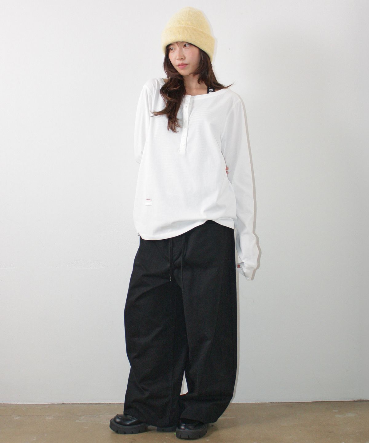 론론(RONRON) PIGMENT FOLDING PANTS BLACK