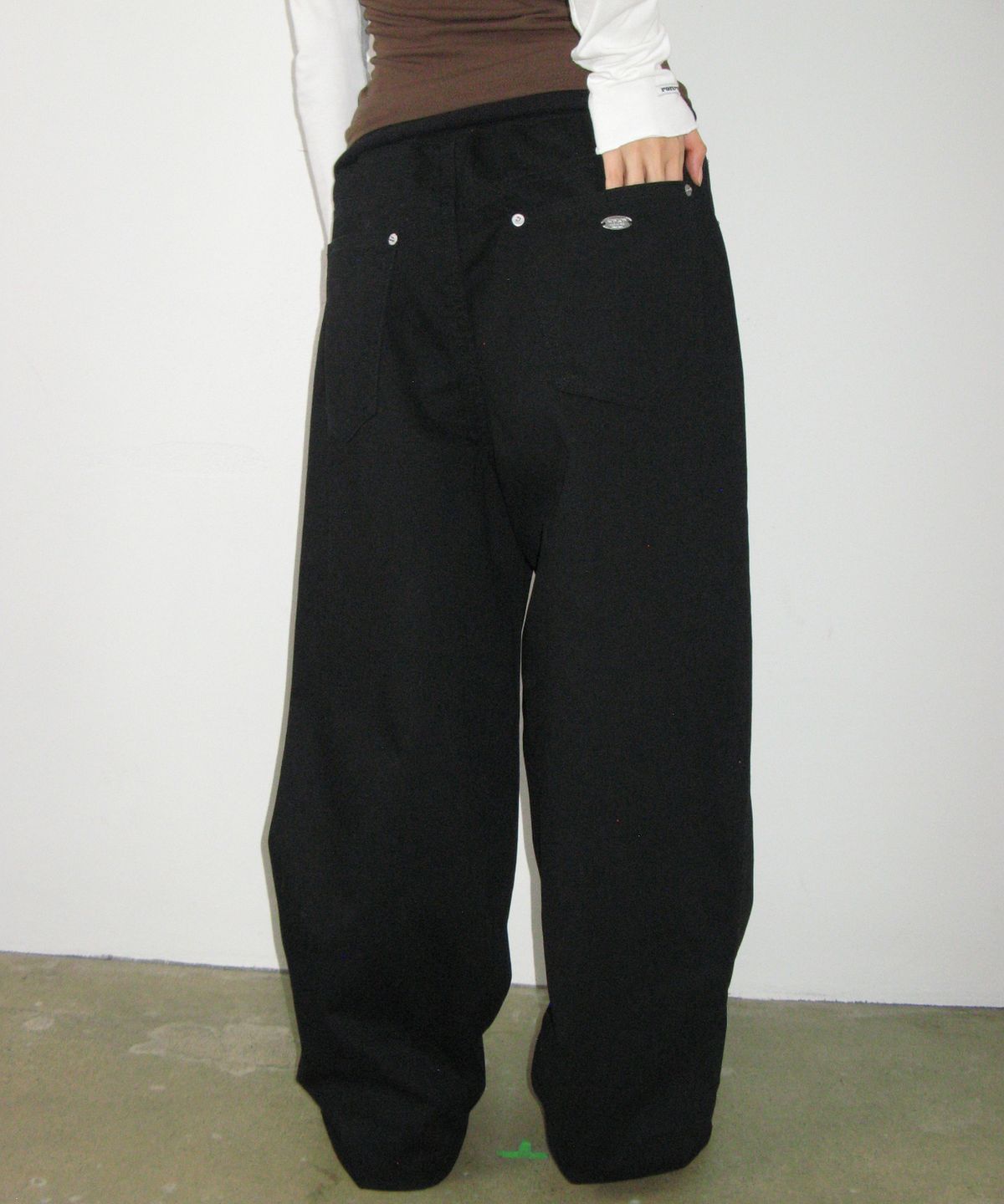 론론(RONRON) PIGMENT FOLDING PANTS BLACK