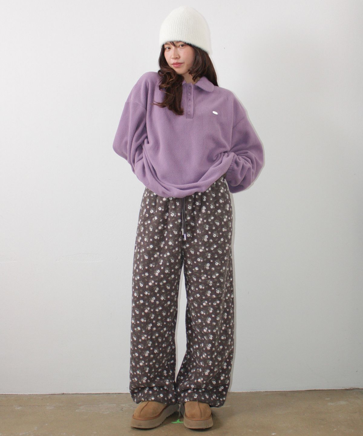 론론(RONRON) FLOWER PATTERN FLEECE PANTS CHARCOAL