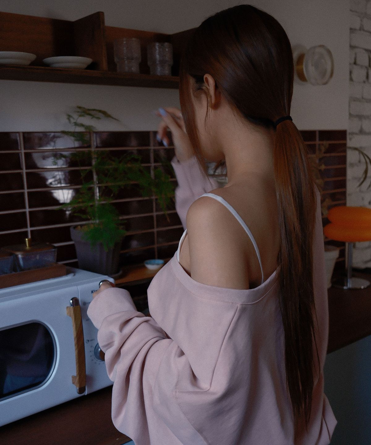 트리나타(TRINATA) 트리나타 오버핏 딥 브이넥 피그먼트 맨투맨_핑크