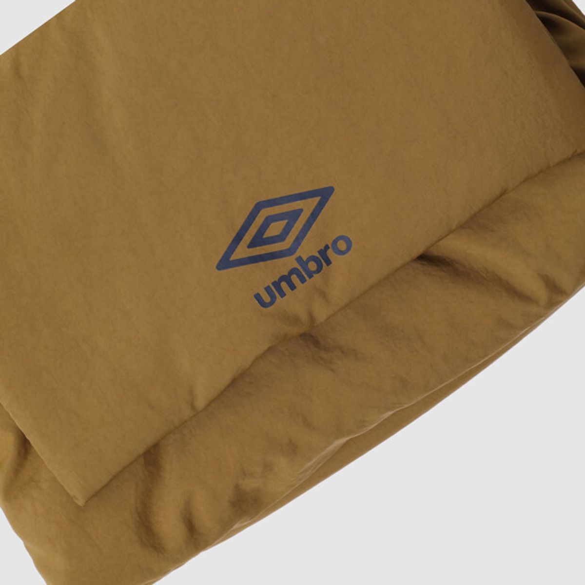엄브로(UMBRO) 소프트 퍼프 플랩 크로스백 카멜 UR422CBGN3
