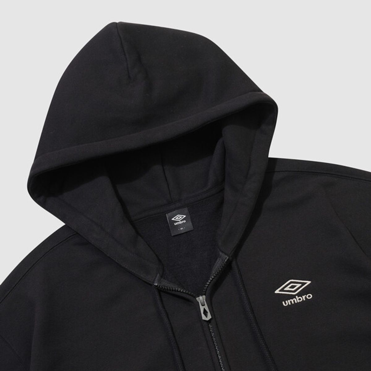 엄브로(UMBRO) 에센셜 기모 후드 집업 블랙 UR423CFTO1