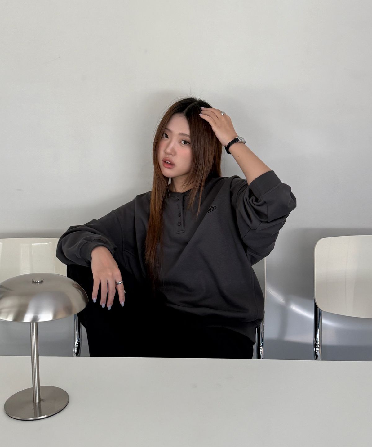 트리나타(TRINATA) 루즈핏 헨리넥 맨투맨_차콜