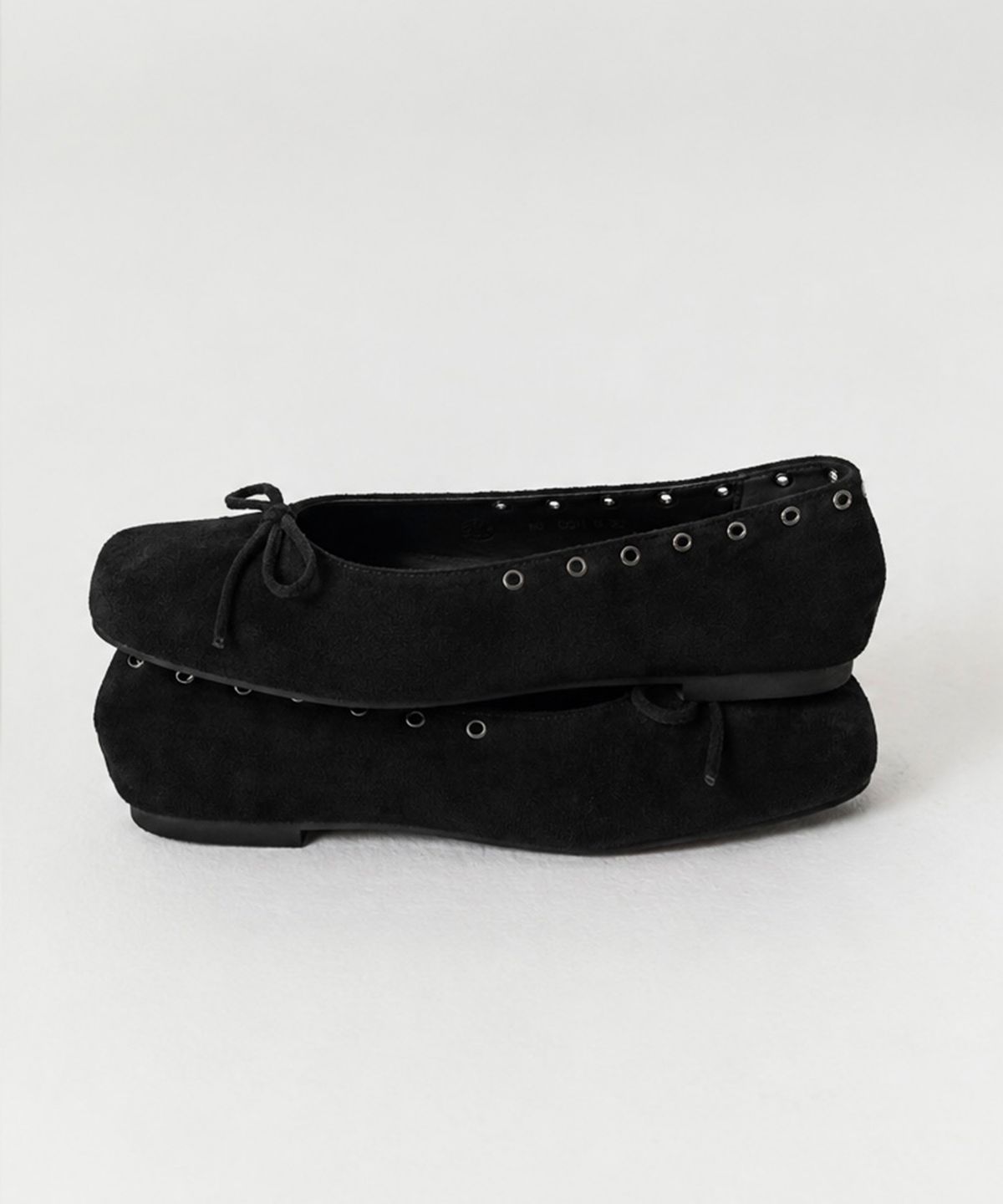 모이페어(MOIFAIRE) STRAP FLAT SUEDE BOOTS / BLACK