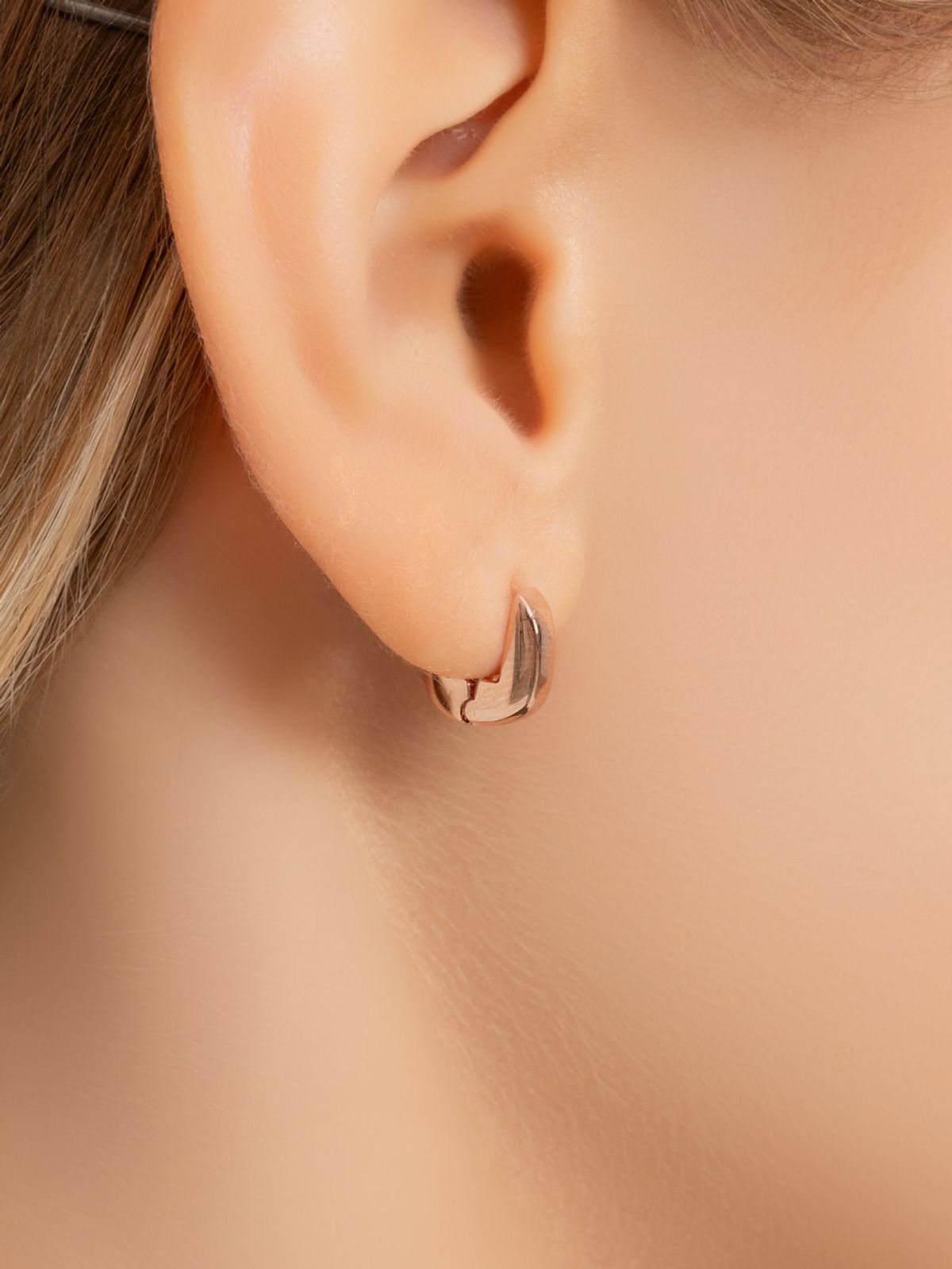엘르주얼리(ELLEJEWELRY) 14K GF 미니 볼륨 원터치 귀걸이 ELGPEE596
